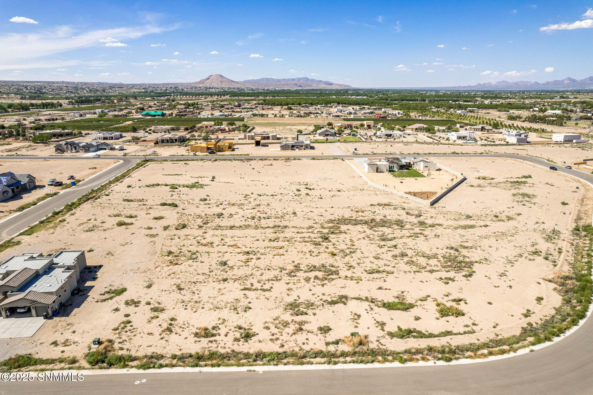 10-web-or-mls-Snappin Homes (R1910904_Vi