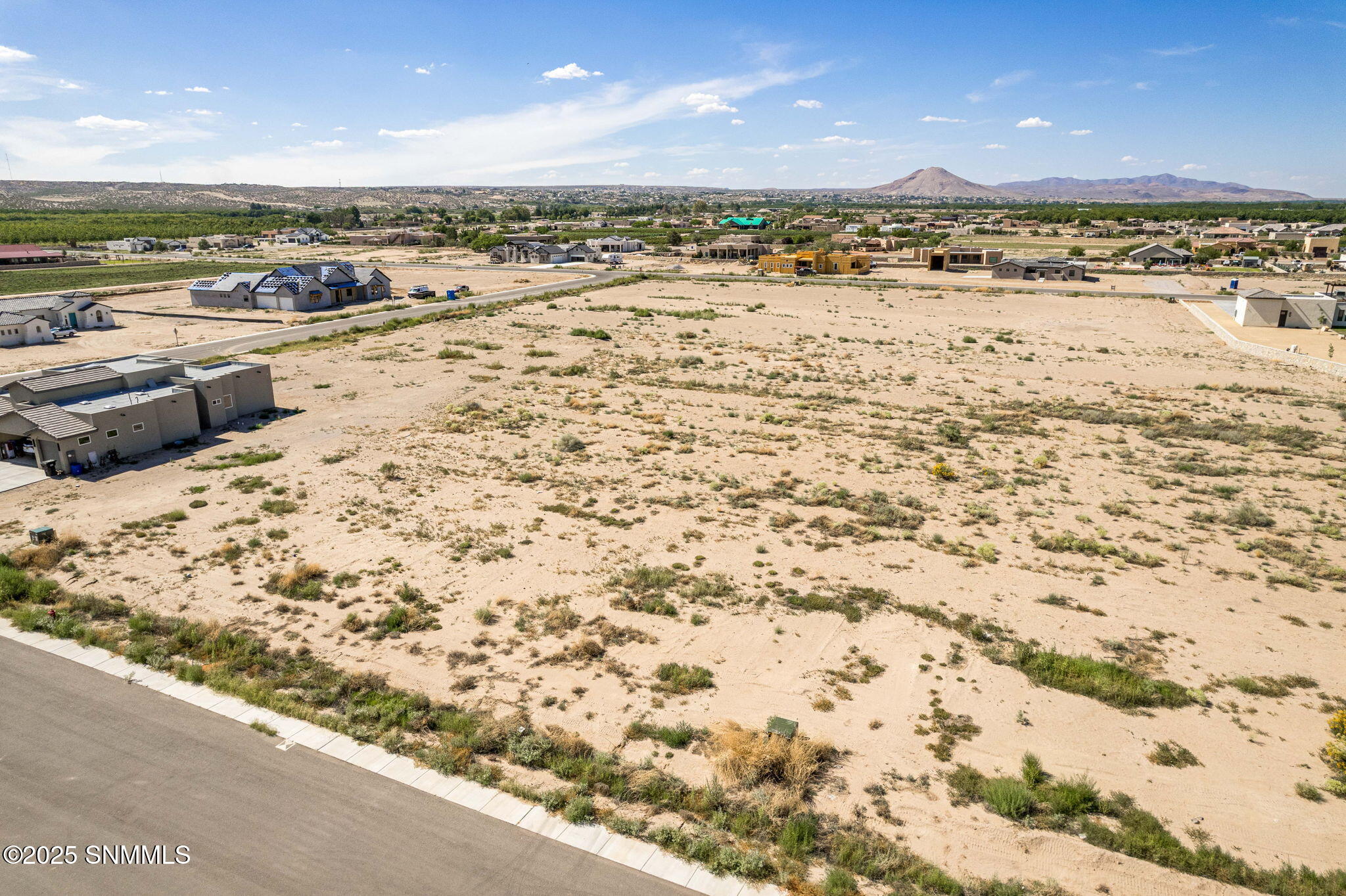 4-web-or-mls-Snappin Homes (R1910904_Vin