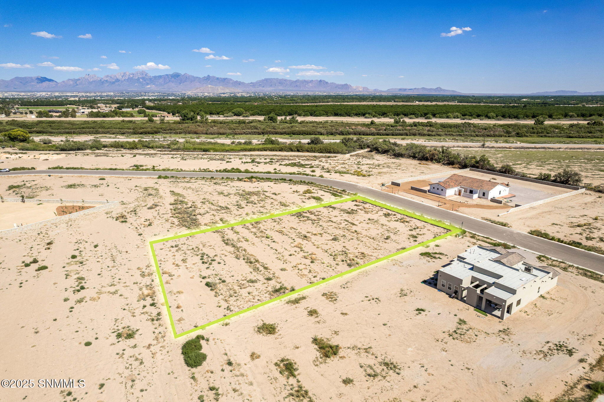 5-web-or-mls-Snappin Homes (R1910904_Vin