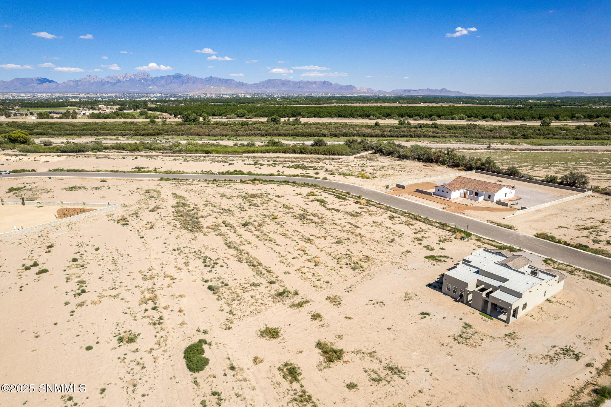 6-web-or-mls-Snappin Homes (R1910904_Vin