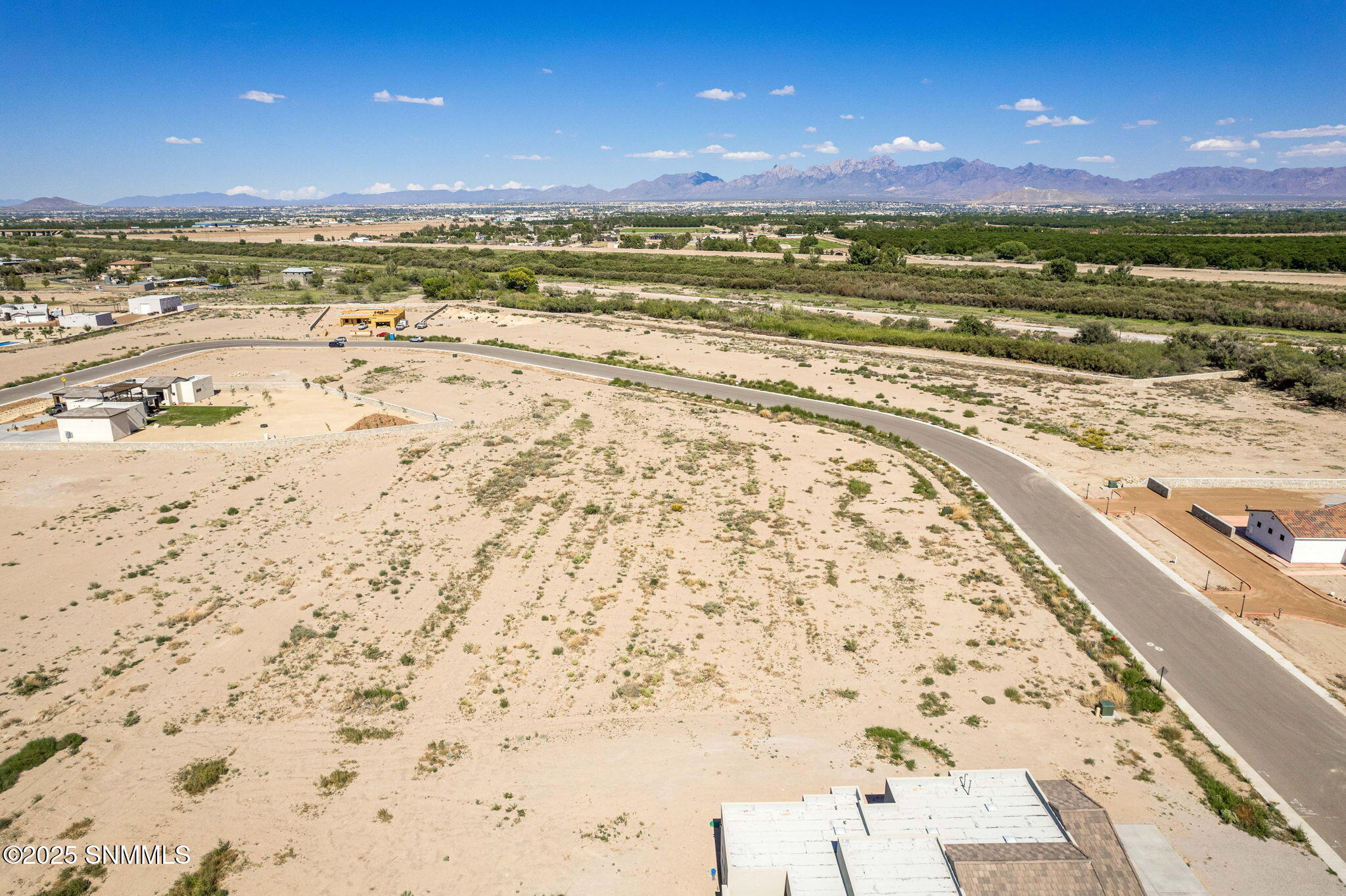 7-web-or-mls-Snappin Homes (R1910904_Vin