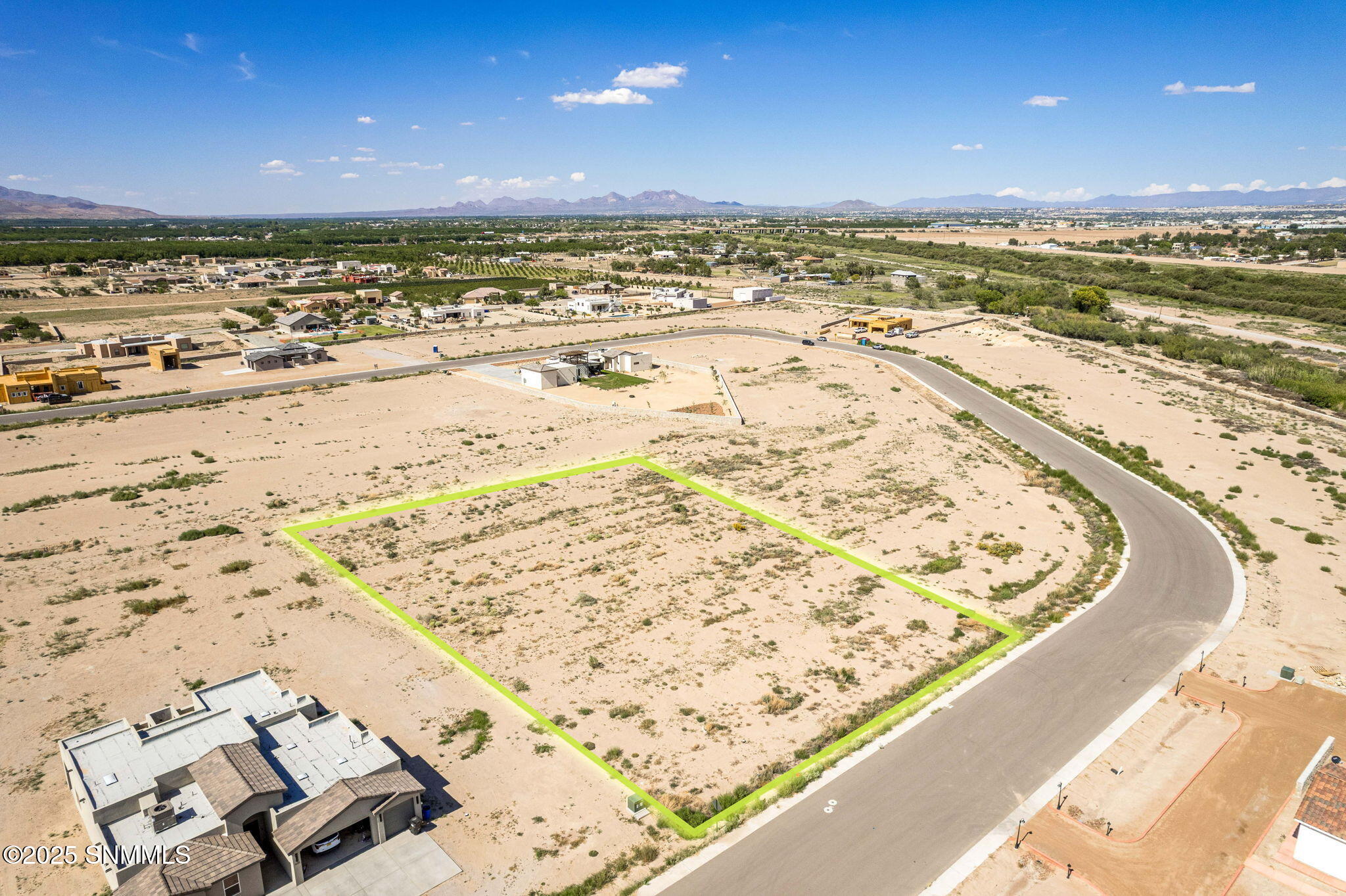 8-web-or-mls-Snappin Homes (R1910904_Vin