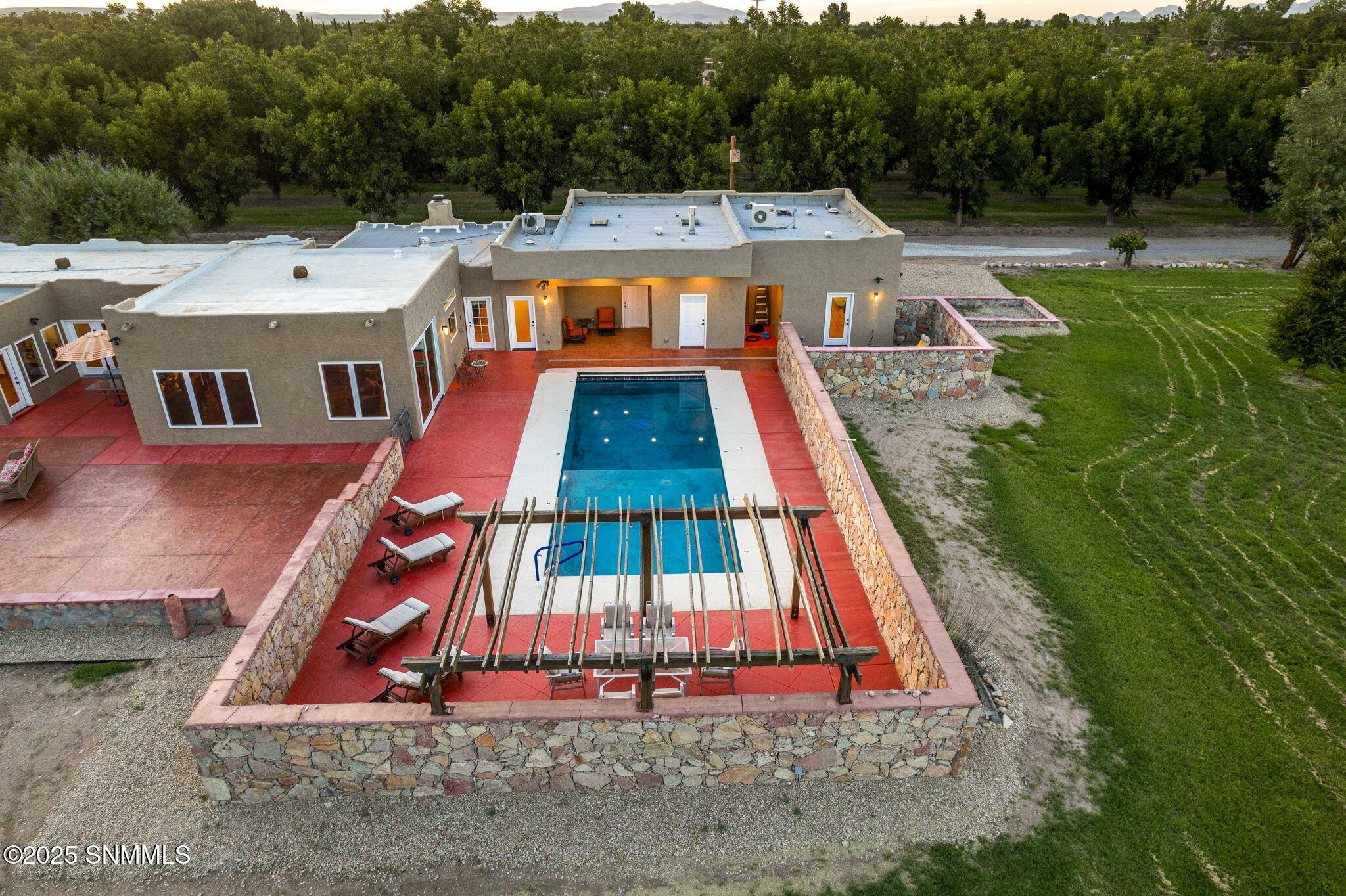 5-web-or-mls-Snappin Homes (Estrada3070)