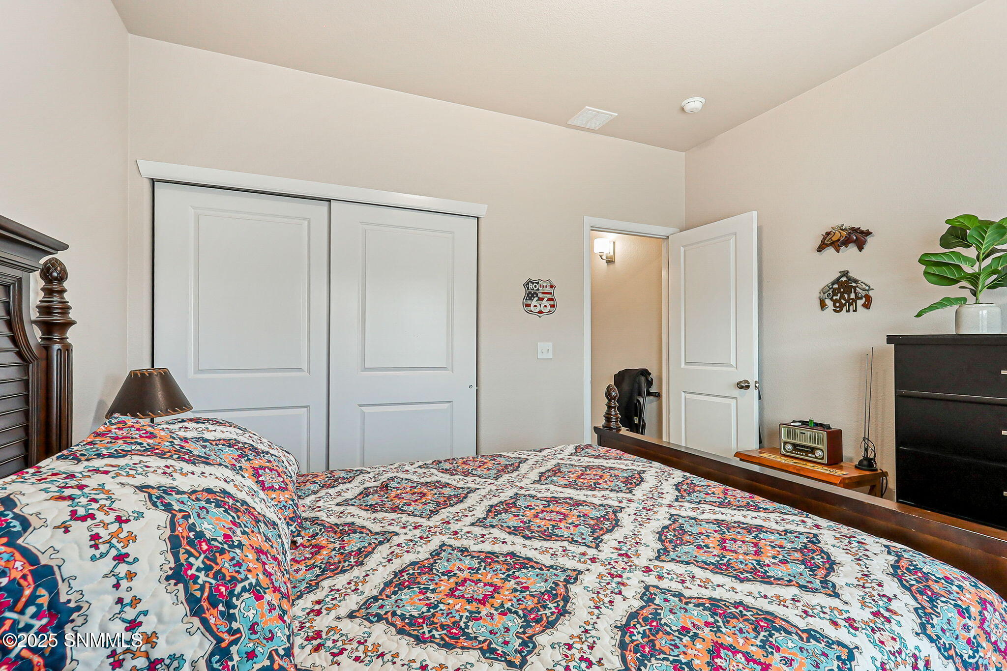 large-01993454-ee39-71a5-b9a7-628b324943