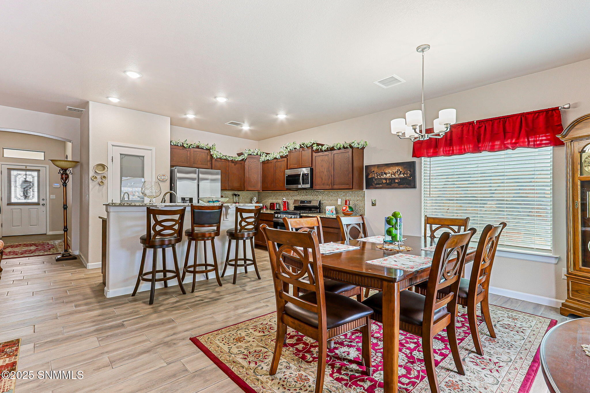 large-01993454-f4da-72cf-9716-58b03fdfe4