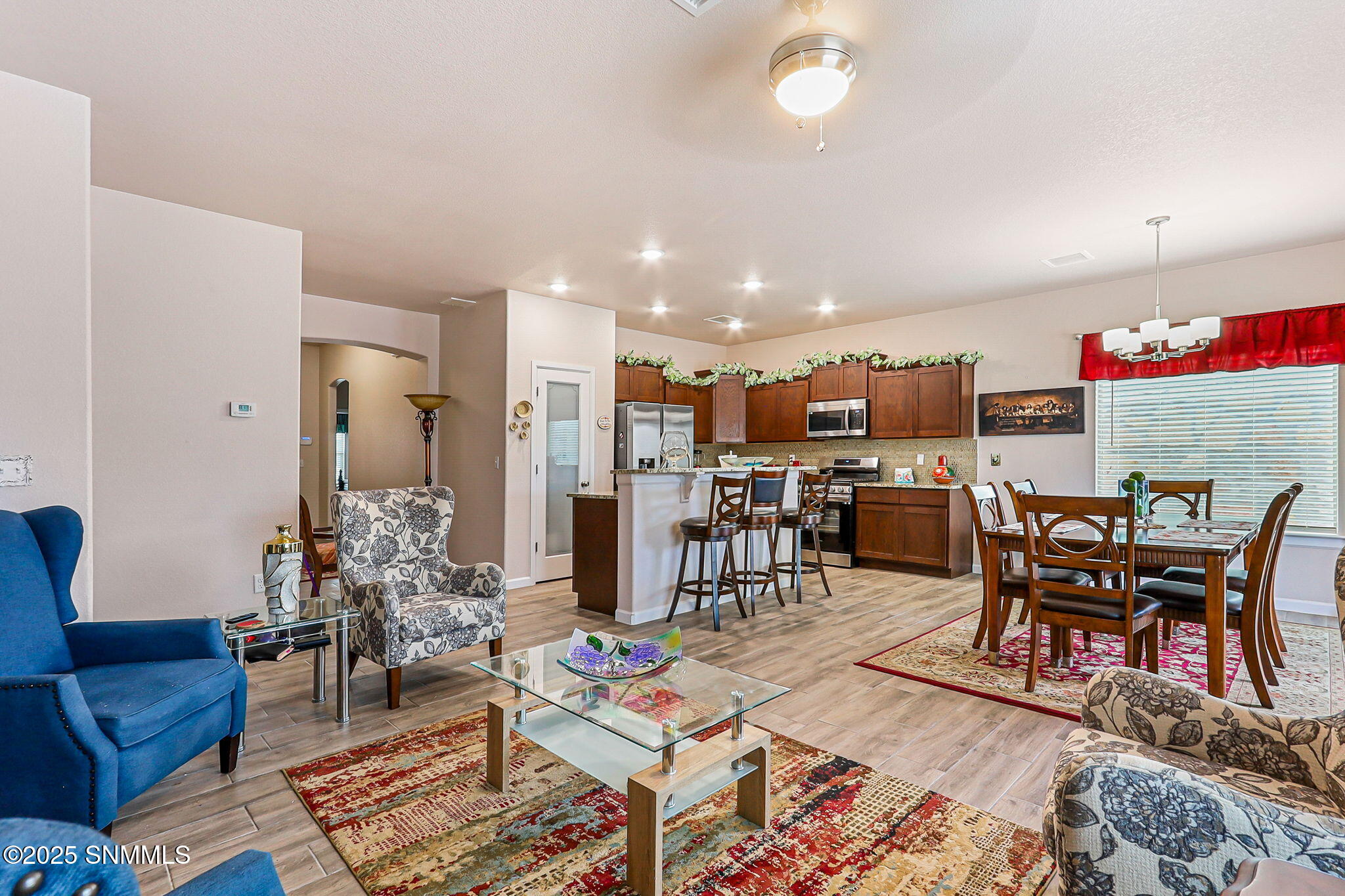 large-01993454-f51e-7247-bc56-94e044ba03