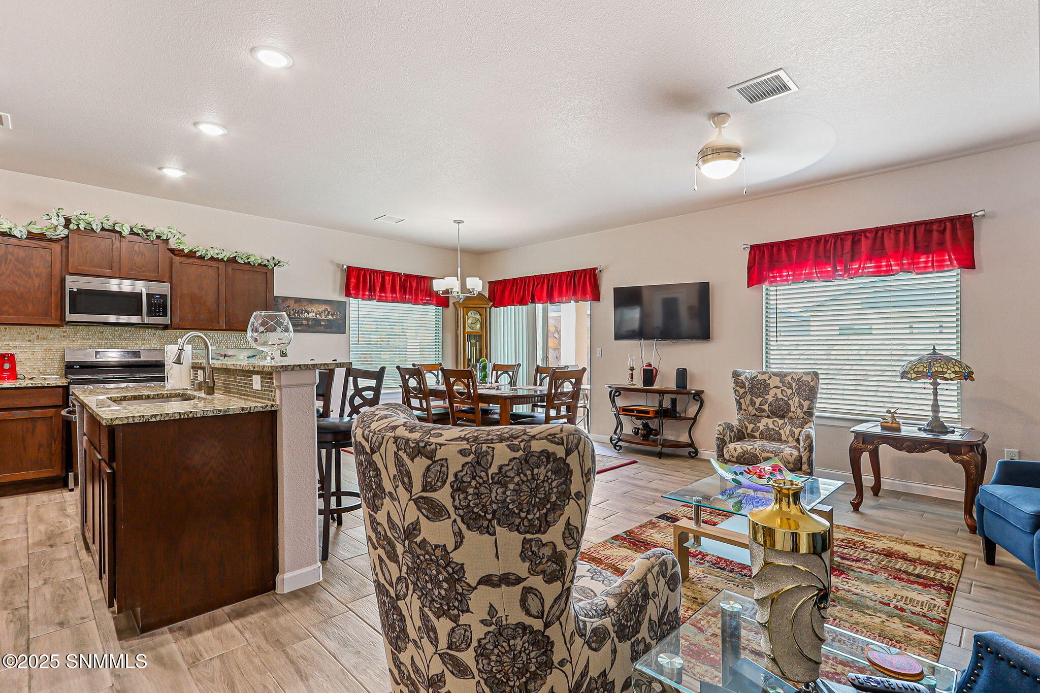 large-01993454-f563-732c-95ad-0f646f6d82