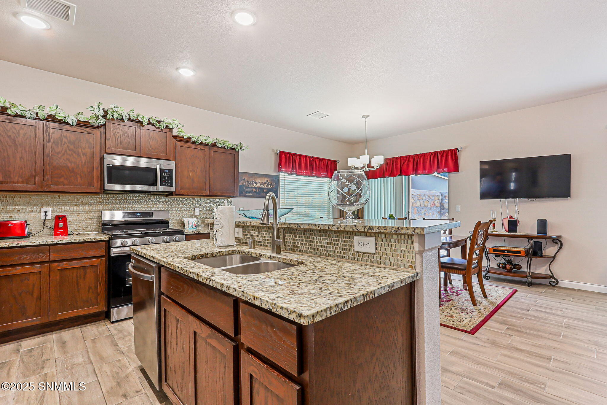 large-01993454-f26c-7073-a4c0-5ae86f95b8