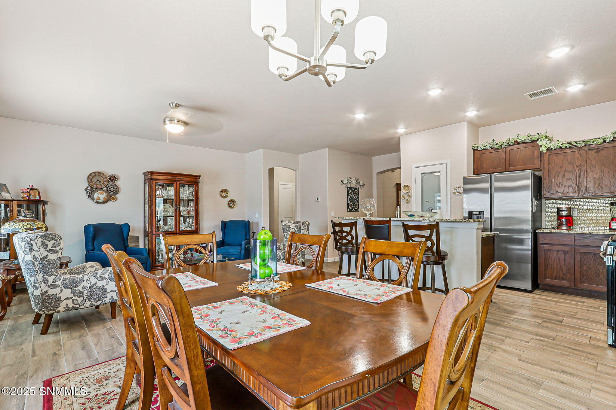 large-01993454-f409-70c0-96f7-777f39b269