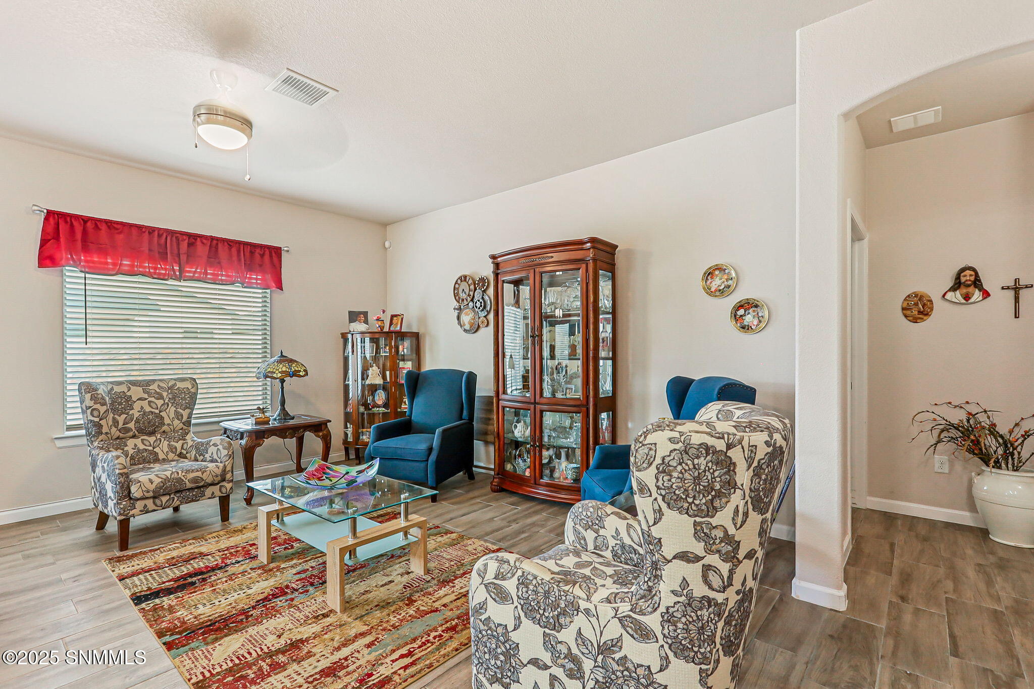 large-01993454-f2b8-737c-ab10-30ebced85f