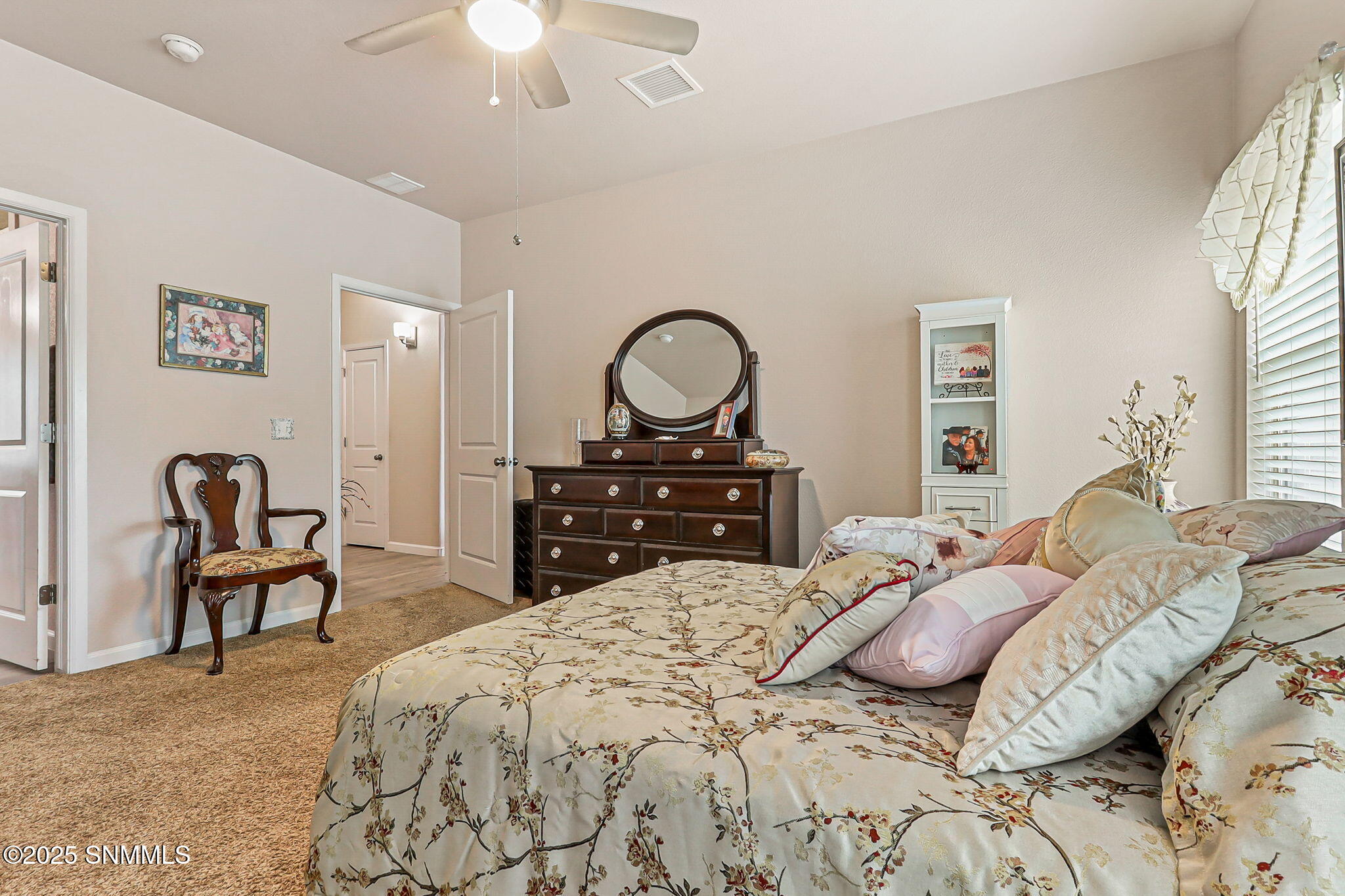 large-01993454-f17c-7204-8ac9-b1e26101b9