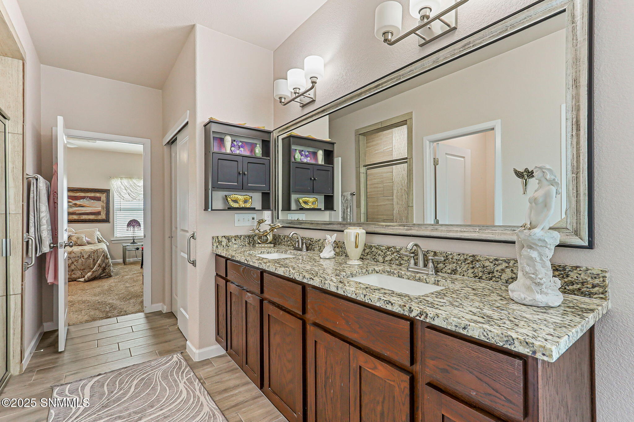 large-01993454-f038-70e4-8d65-7d025d95f8