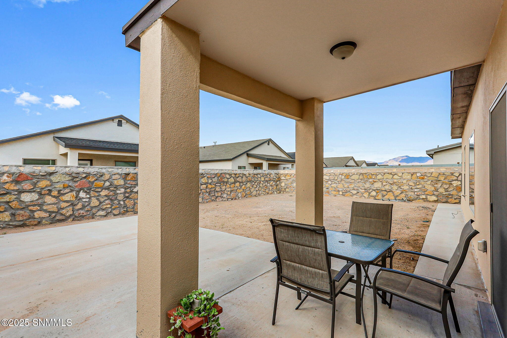 large-01993454-f6ae-7350-b8f9-2103a5c176