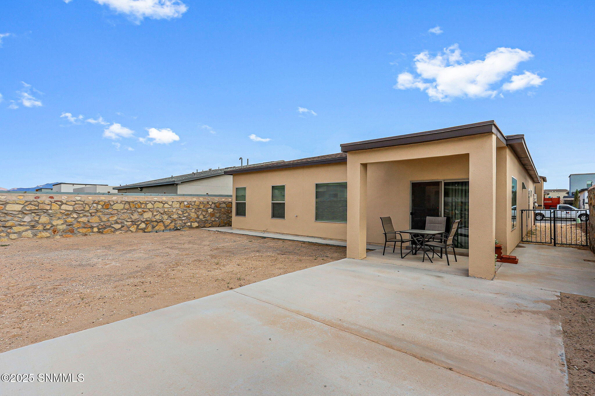 large-01993454-f659-7042-94f7-4aeafcdf3a