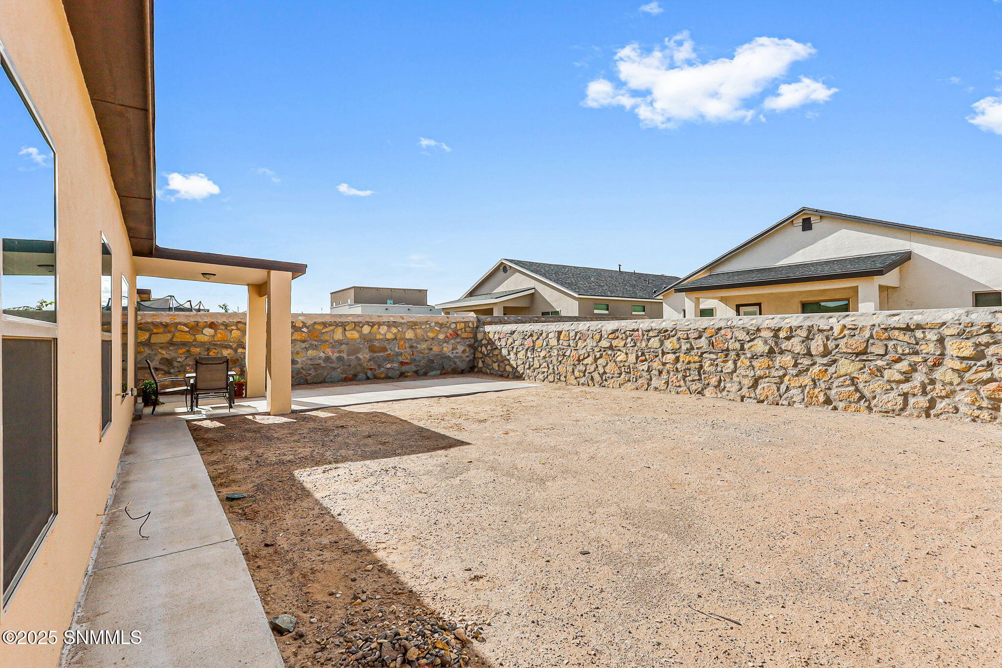 large-01993454-f5b6-71e2-8e4a-ab9c0575c0