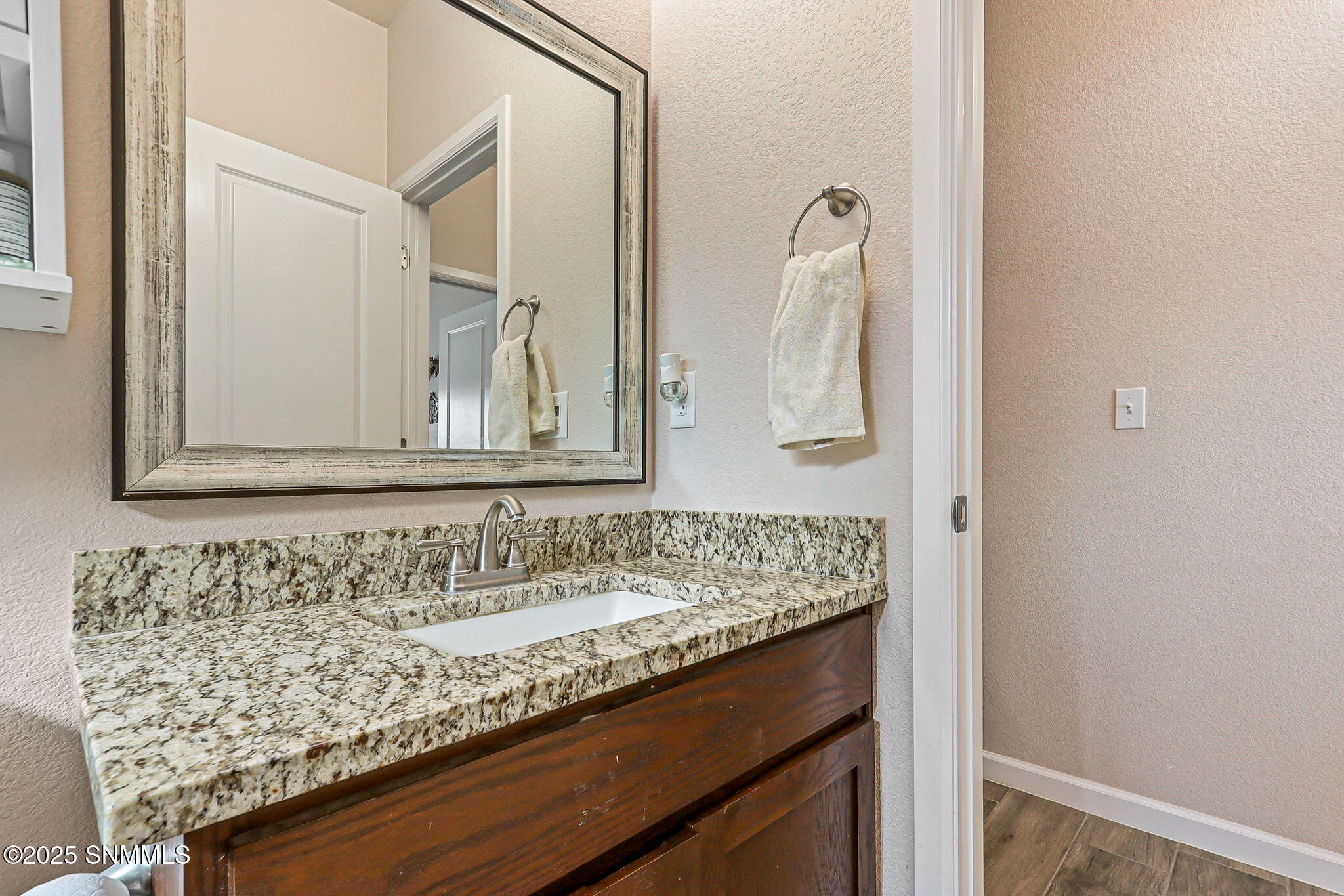 large-01993454-ee86-7019-8c02-0a266fcbee