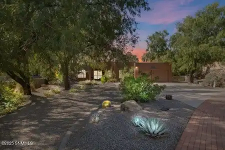 2862 Erminda Street, Las Cruces, New Mexico 88005, 3 Bedrooms Bedrooms, ,2 BathroomsBathrooms,Residential,For Sale,Erminda,2502930