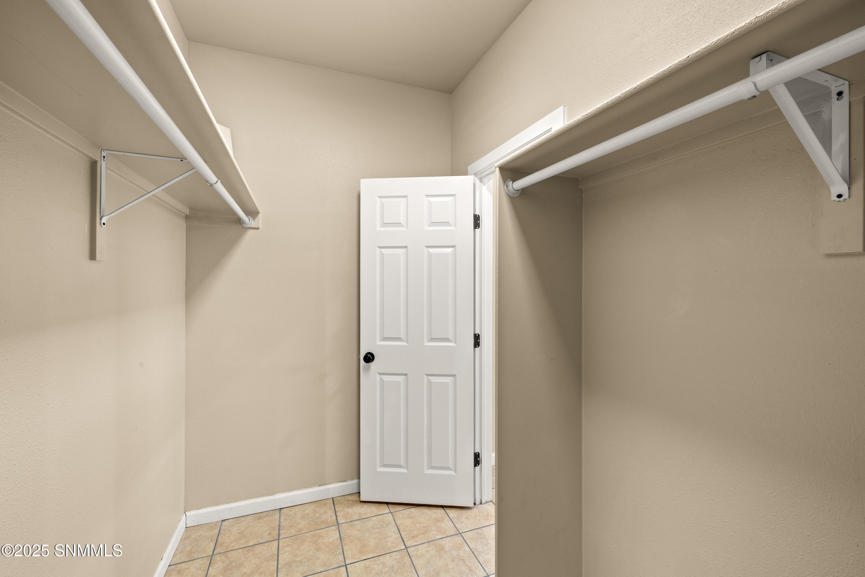 5826-Willet-MLS-Camera-Guy-24