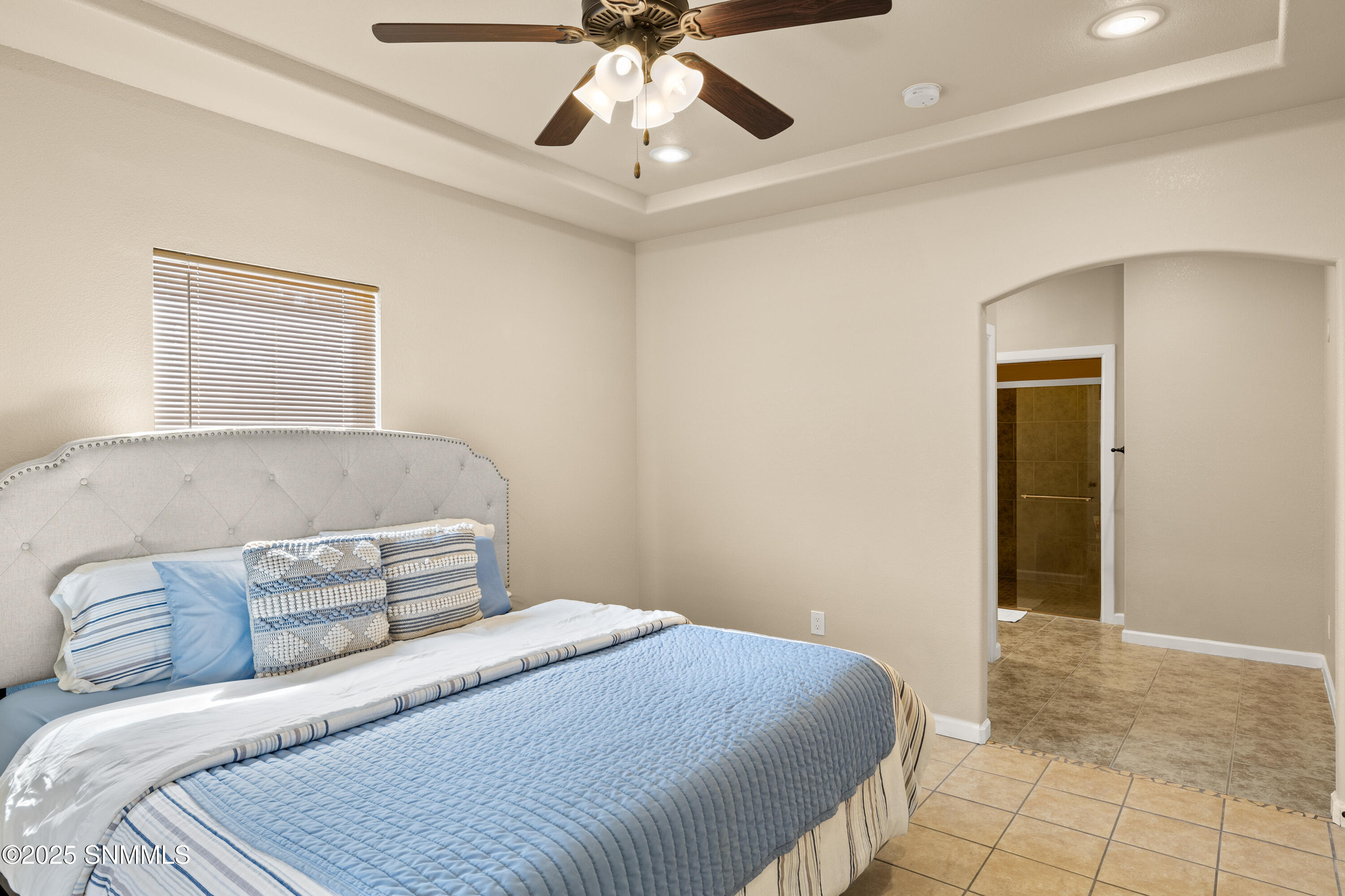 5826-Willet-MLS-Camera-Guy-25