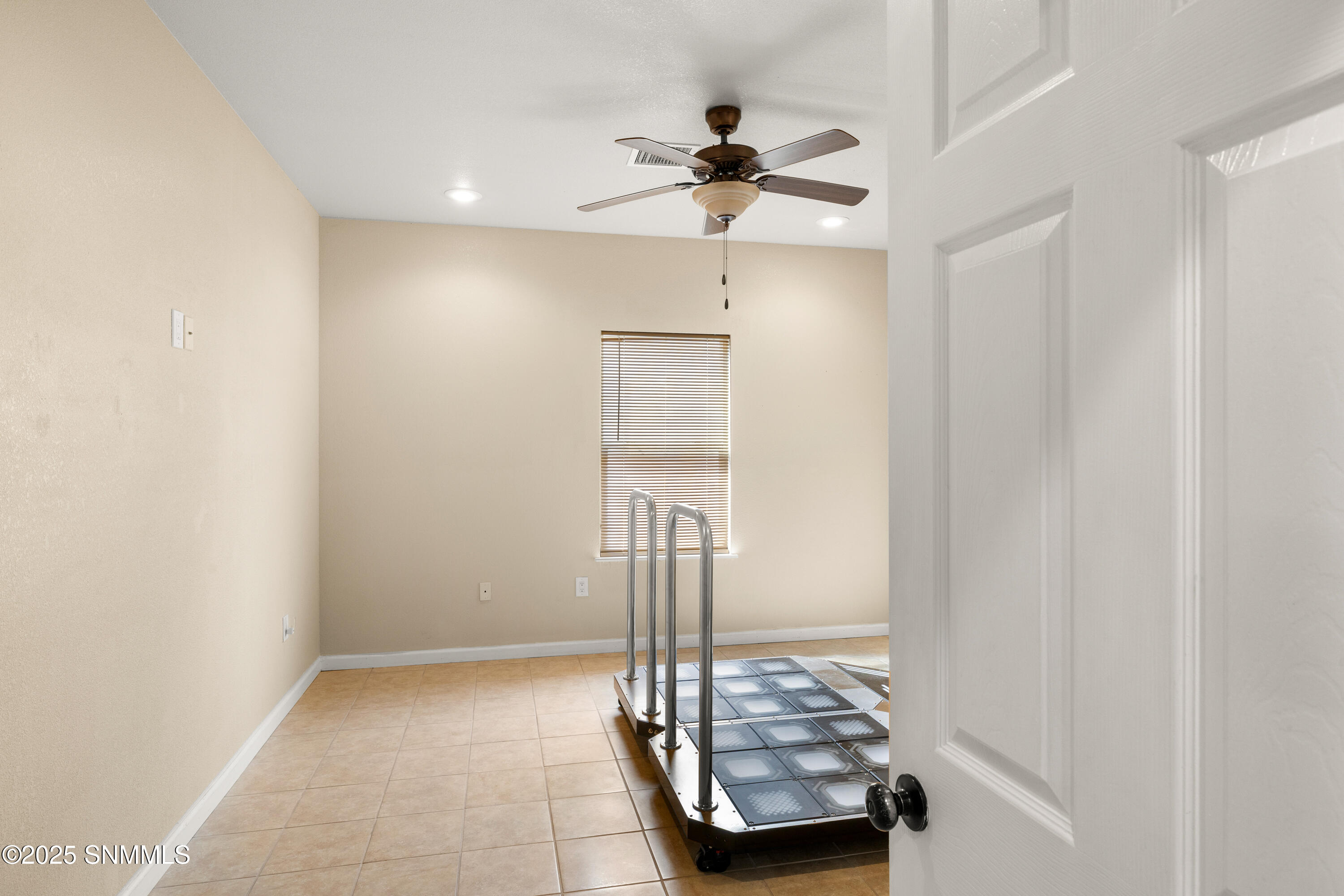 5826-Willet-MLS-Camera-Guy-13