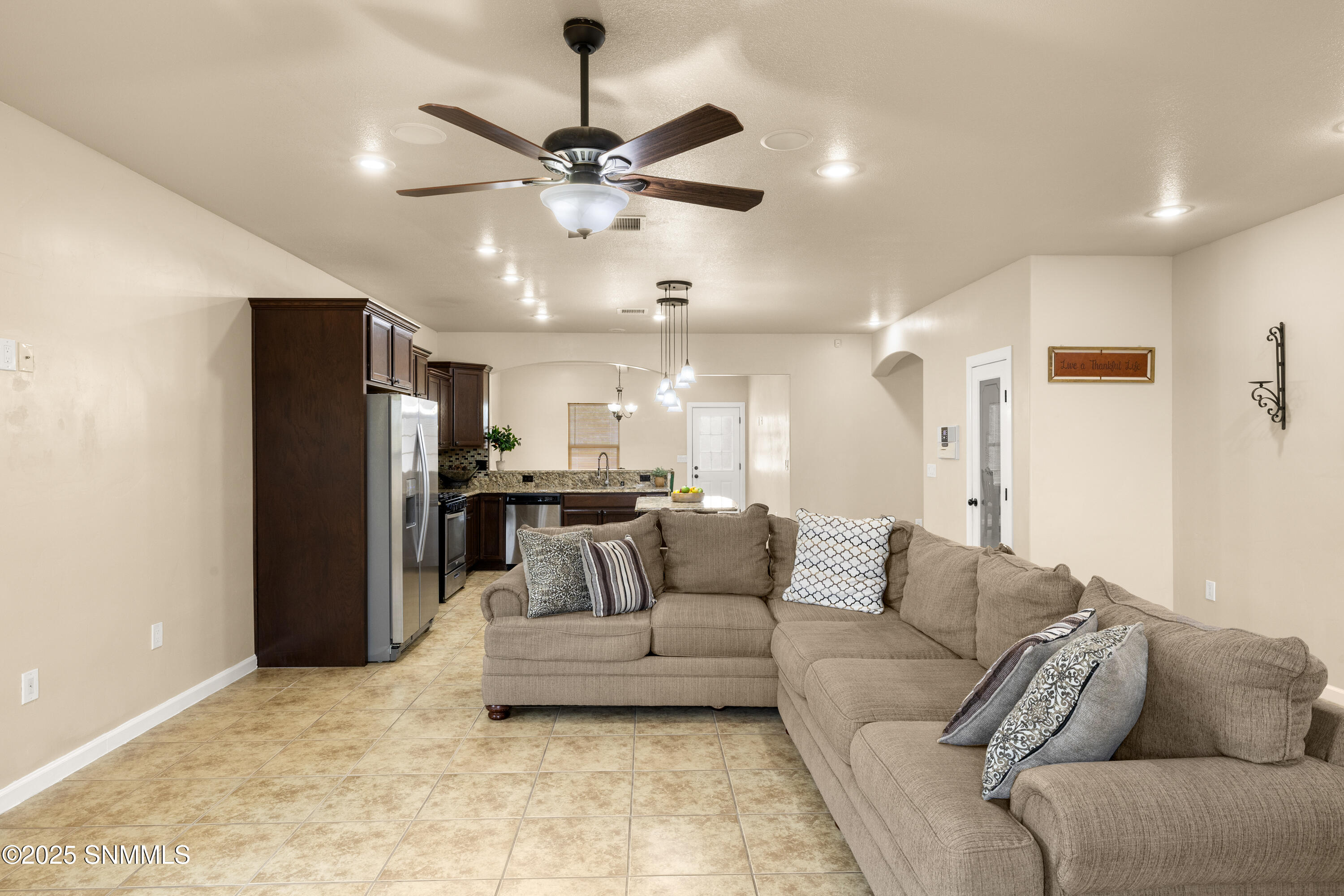 5826-Willet-MLS-Camera-Guy-6