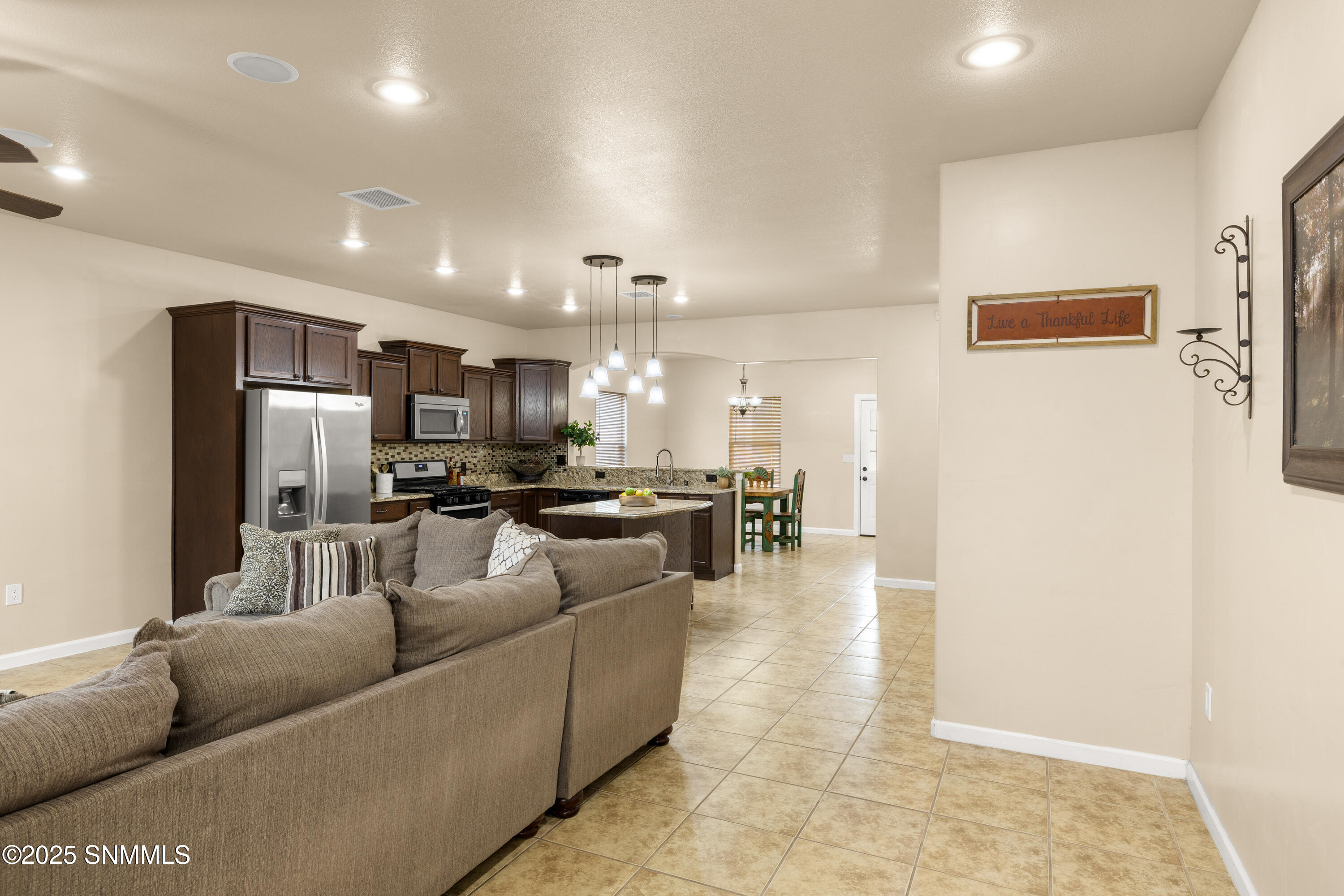 5826-Willet-MLS-Camera-Guy-4