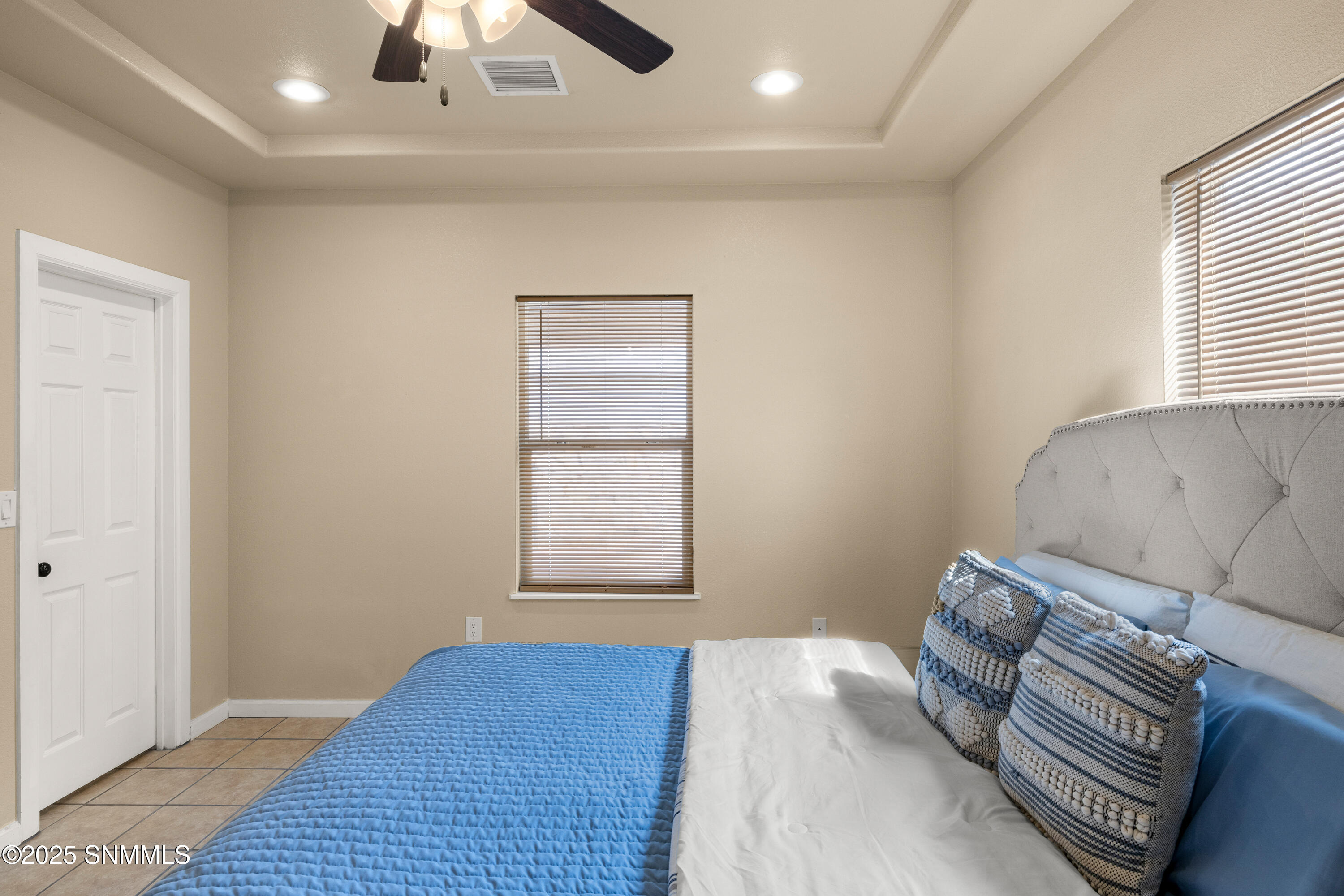 5826-Willet-MLS-Camera-Guy-22