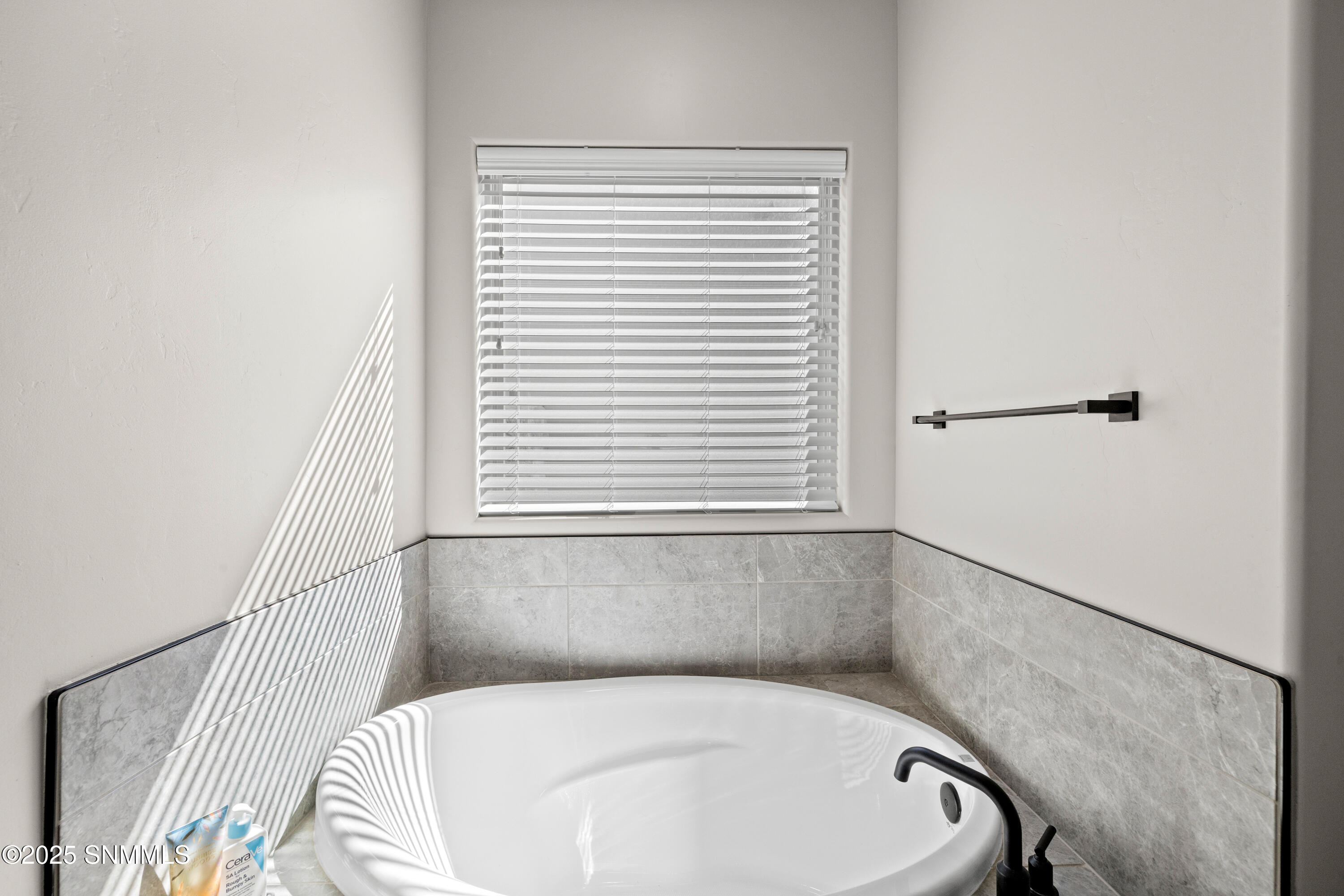 6274-Recoleta-MLS-Camera-Guy-25