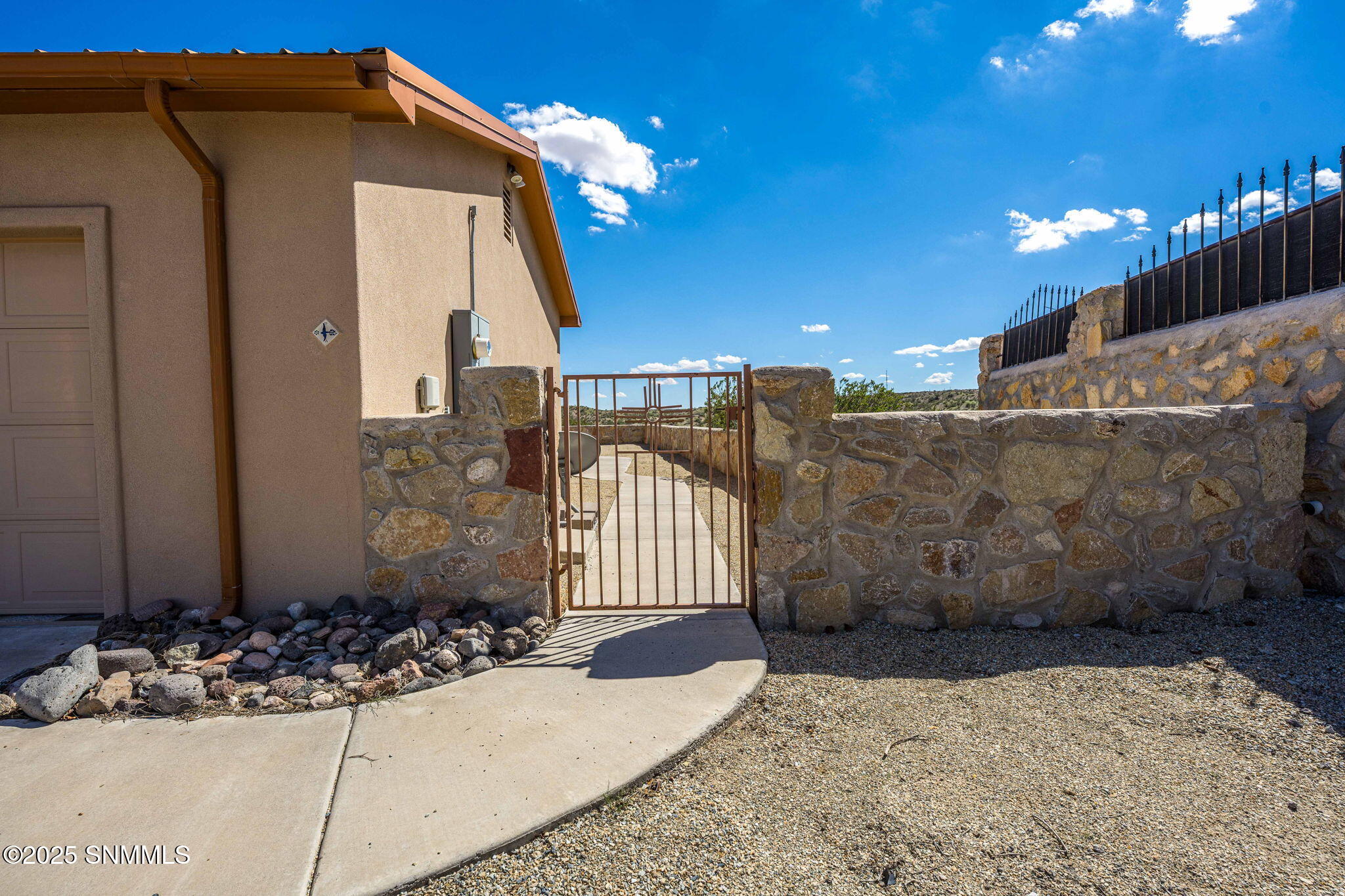 3-web-or-mls-Snappin Homes (RedWolf5585)