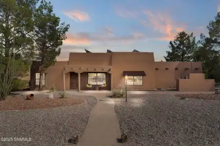 1460 Via Norte, Las Cruces, New Mexico 88007, 3 Bedrooms Bedrooms, ,2 BathroomsBathrooms,Residential,For Sale,Via Norte,2503025