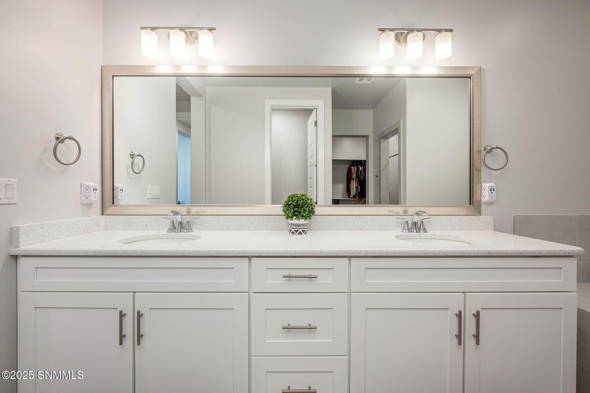 28-web-or-mls-Snappin Homes (EagleVista7