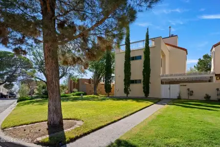 136 Feather Moon Drive, Santa Teresa, New Mexico 88008, 3 Bedrooms Bedrooms, ,2.75 BathroomsBathrooms,Residential,For Sale,Feather Moon,2503115