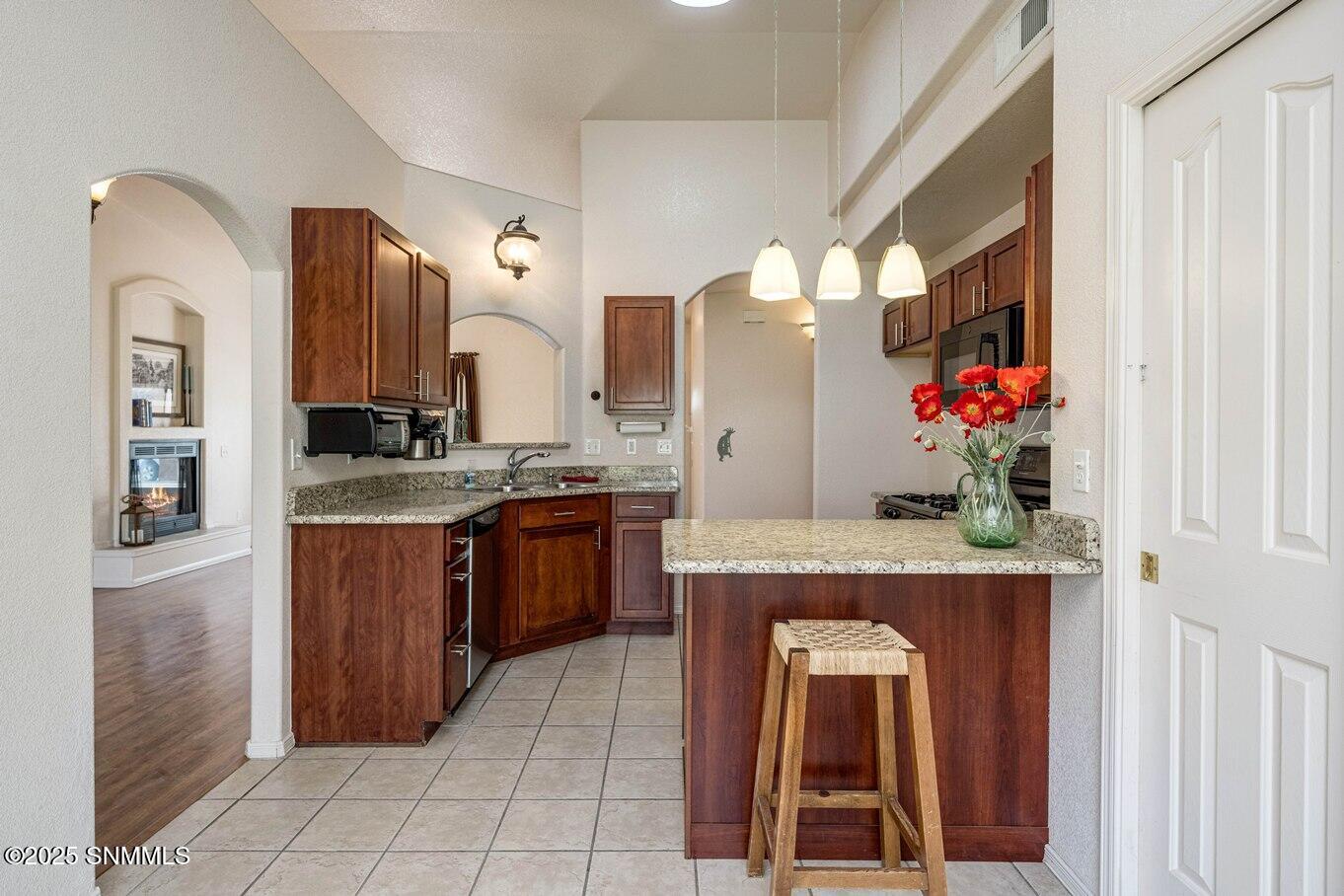 11 - Kitchen - 2541 Cats Eye-14