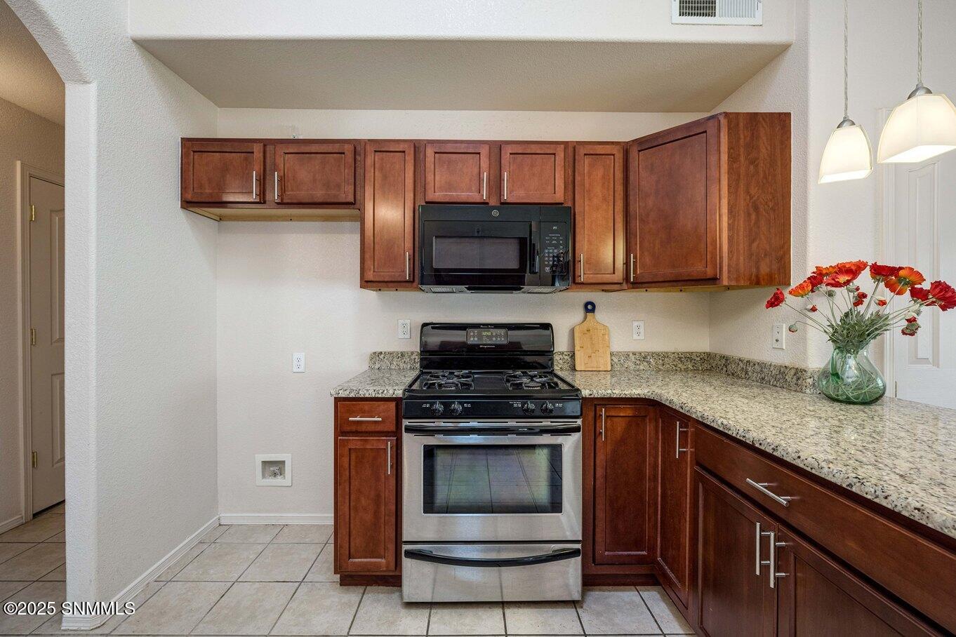 12 - Kitchen - 2541 Cats Eye-12