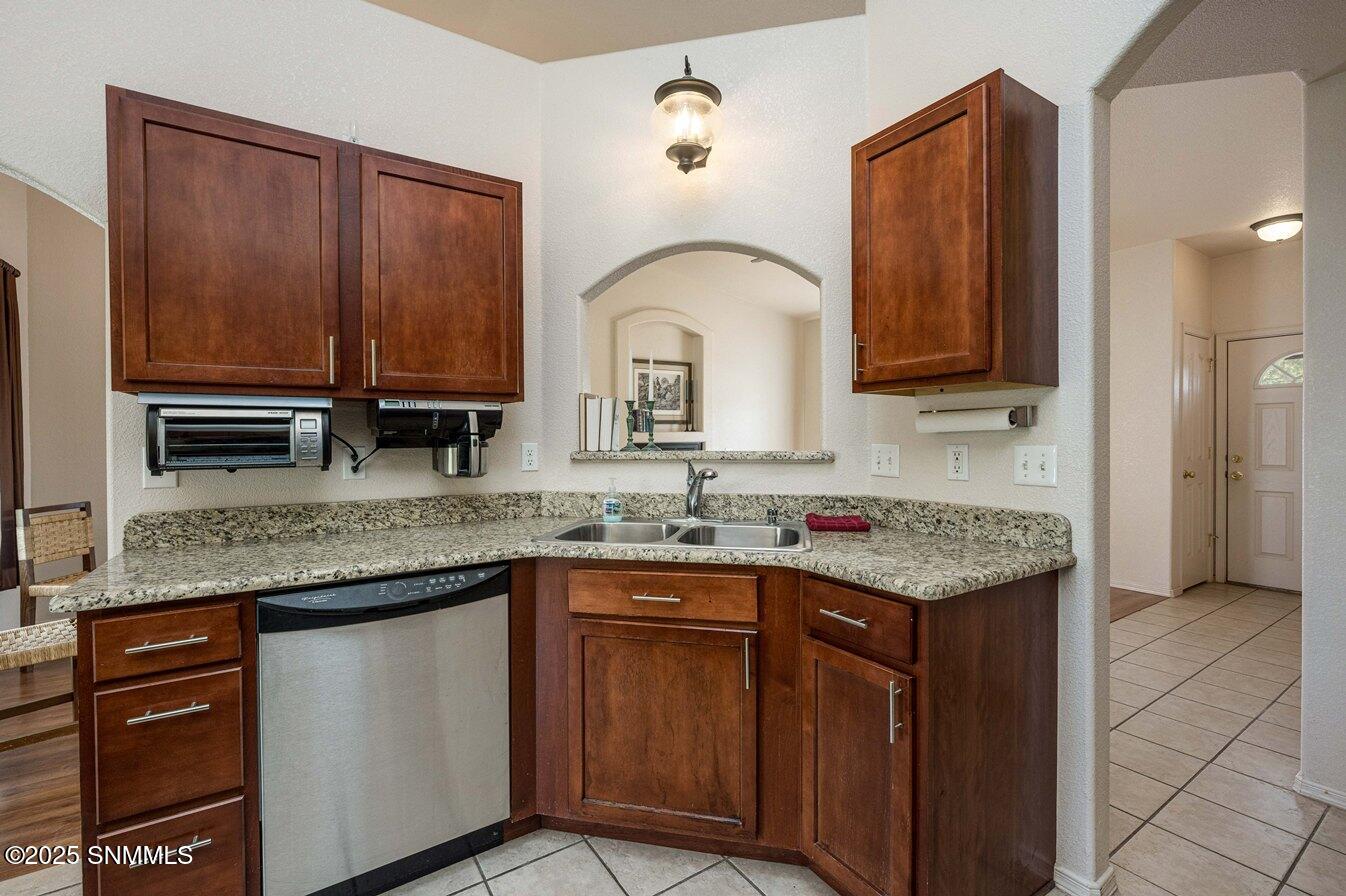 13 - Kitchen - 2541 Cats Eye-13