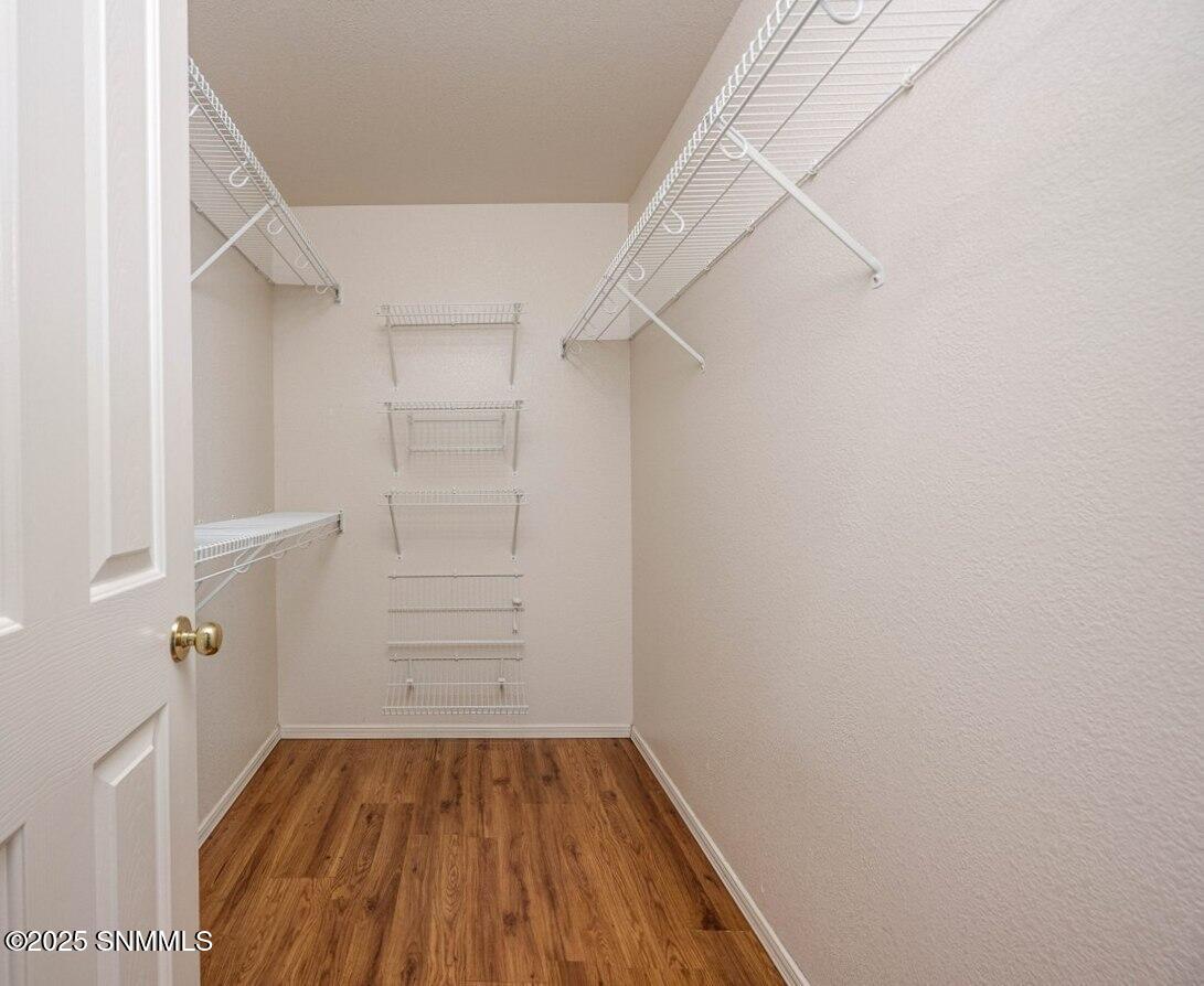 20 - Master Closet - 2541 Cats Eye-21