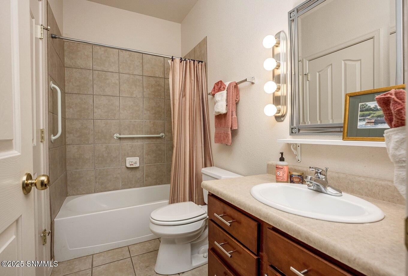 23 - Guest Bathroom - 2541 Cats Eye-24