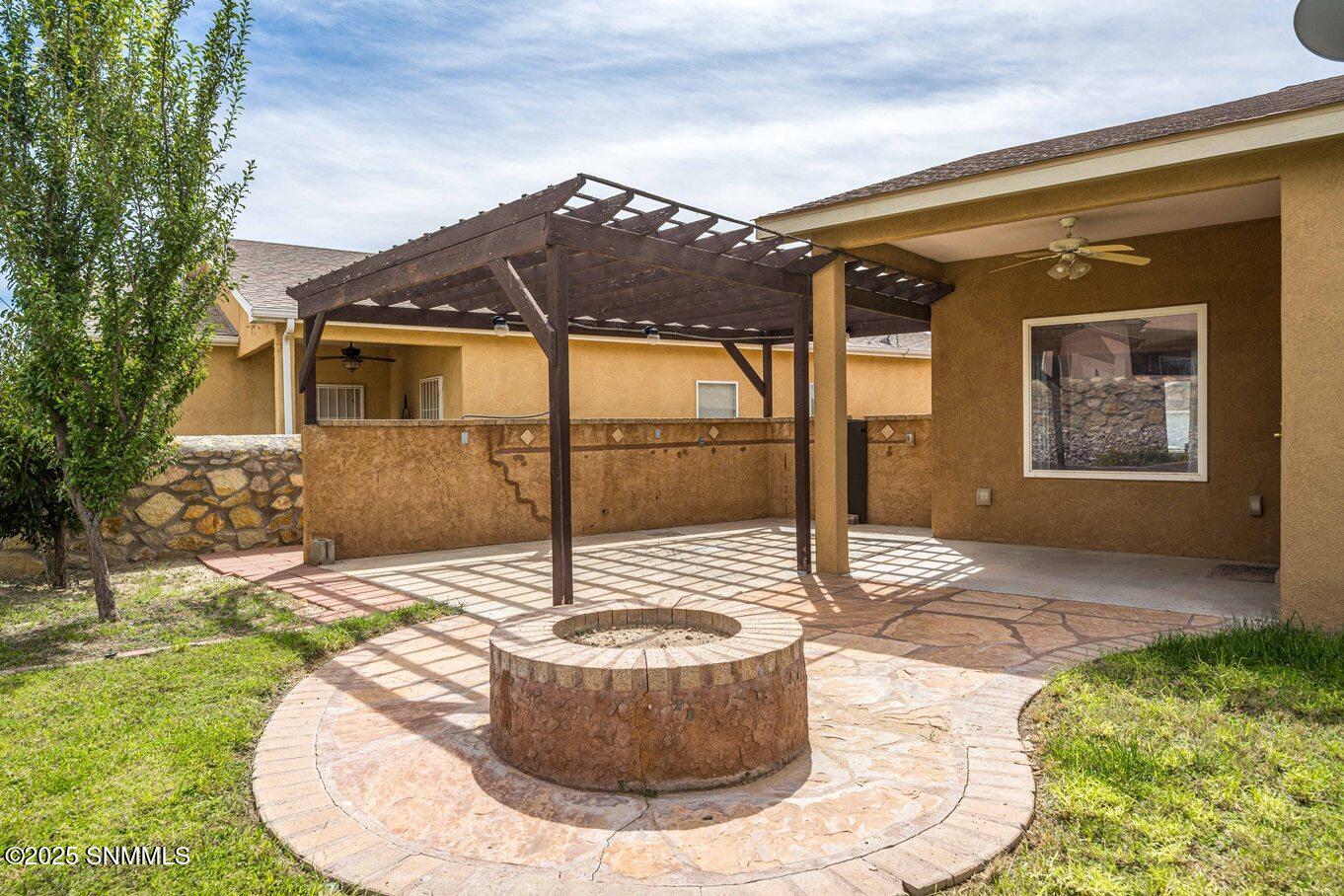 30 - Patio & Firepit - 2541 Cats Eye-34