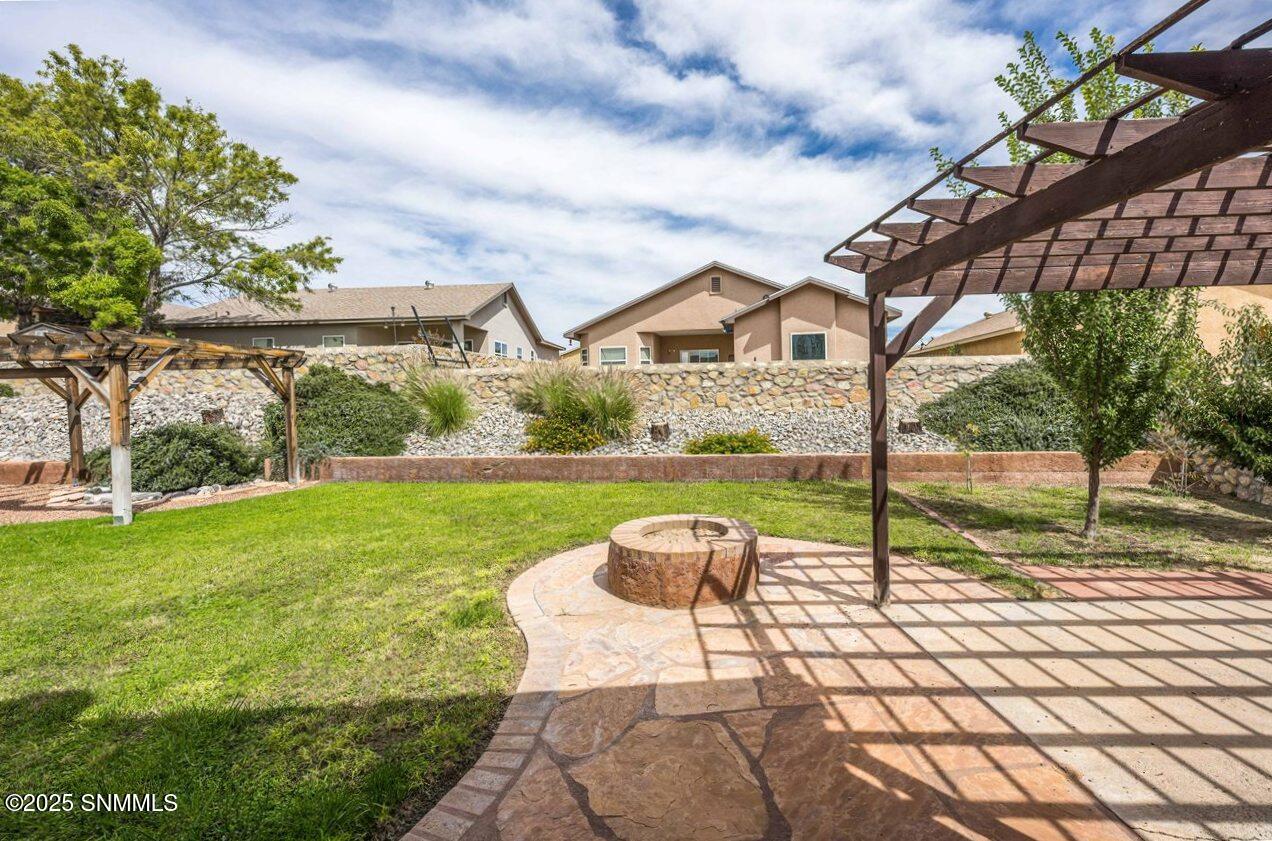 32 - Back Yard - 2541 Cats Eye-33