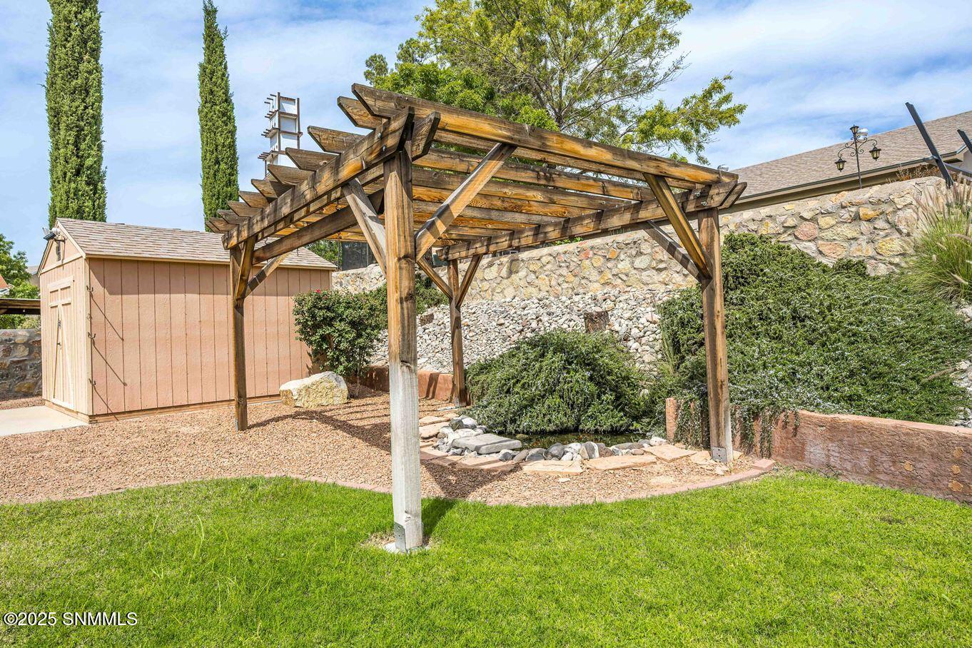 35 - Yard - 2541 Cats Eye-39