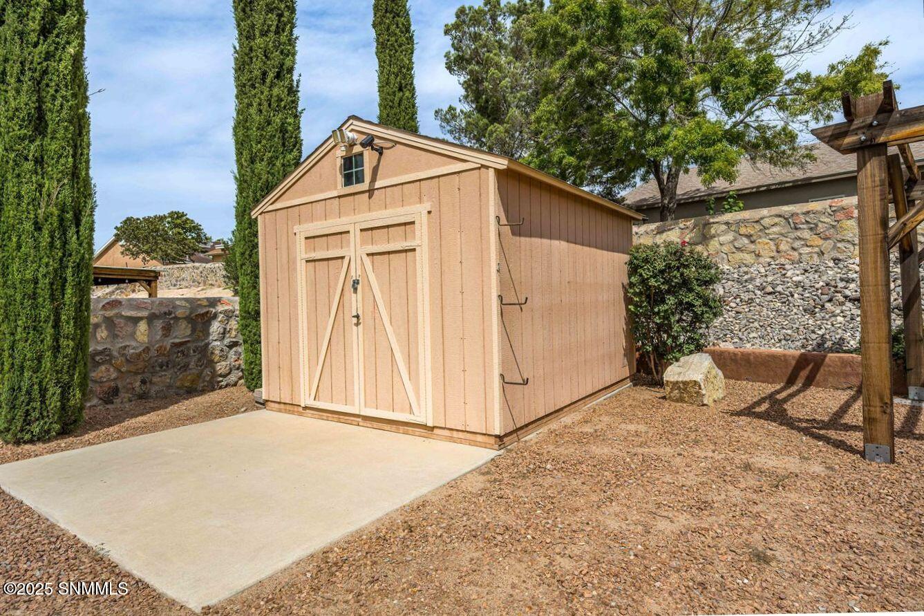 37 - Shed - 2541 Cats Eye-44