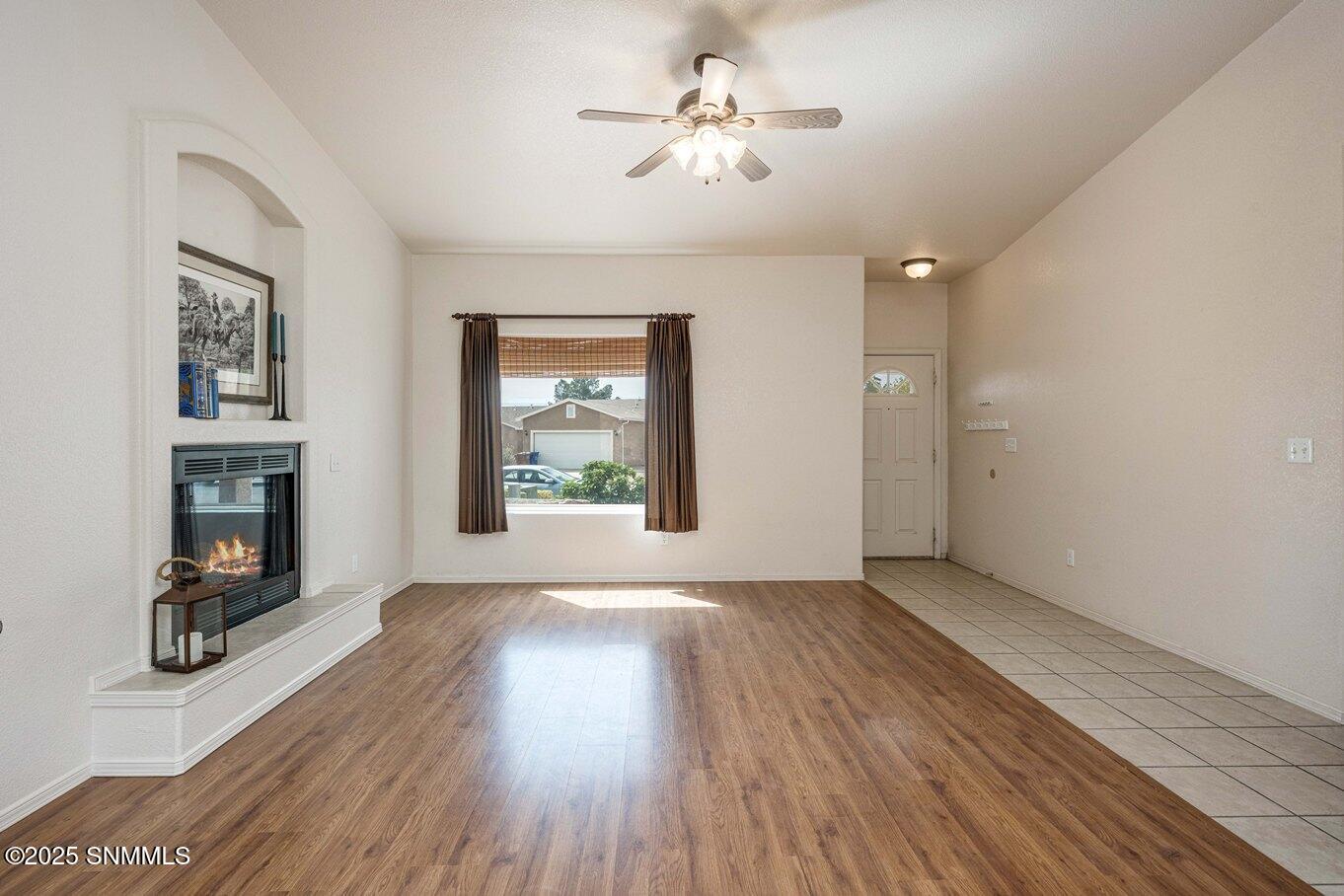 07 - Living Rm - 2541 Cats Eye-07