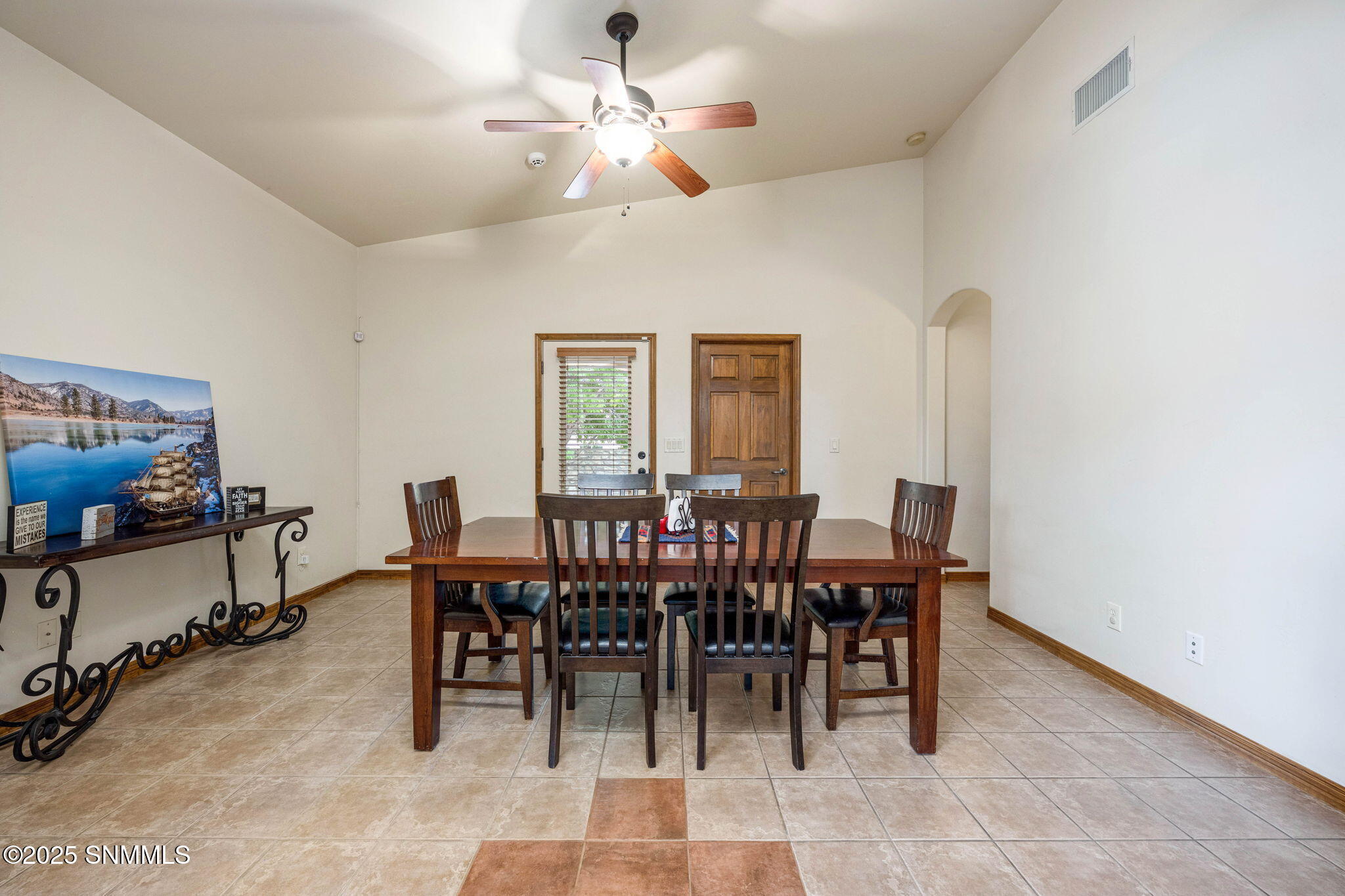 13_Arrowhead_Mojave_PattyOlson_Dining1