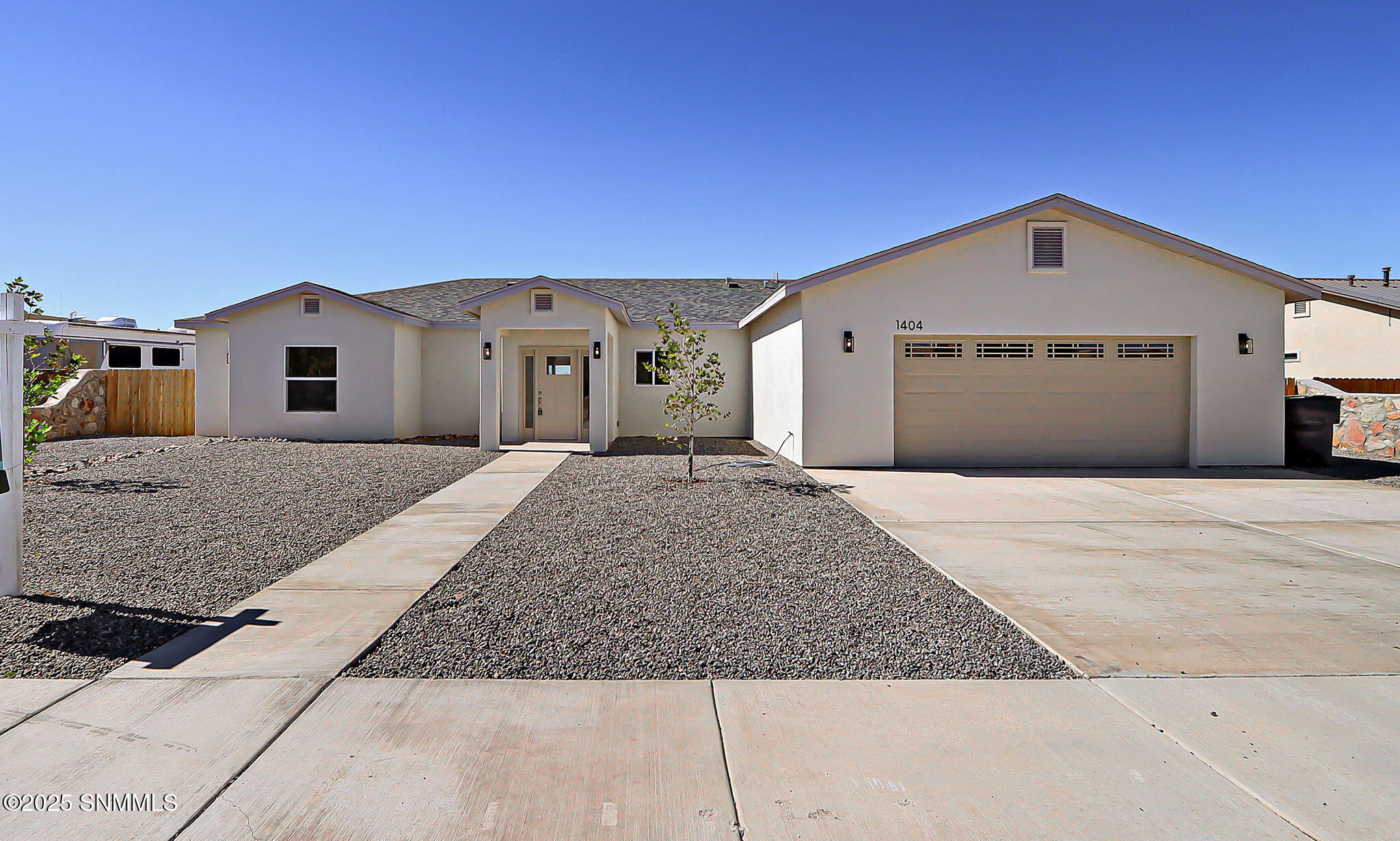 1 - 1404 S Tularosa St