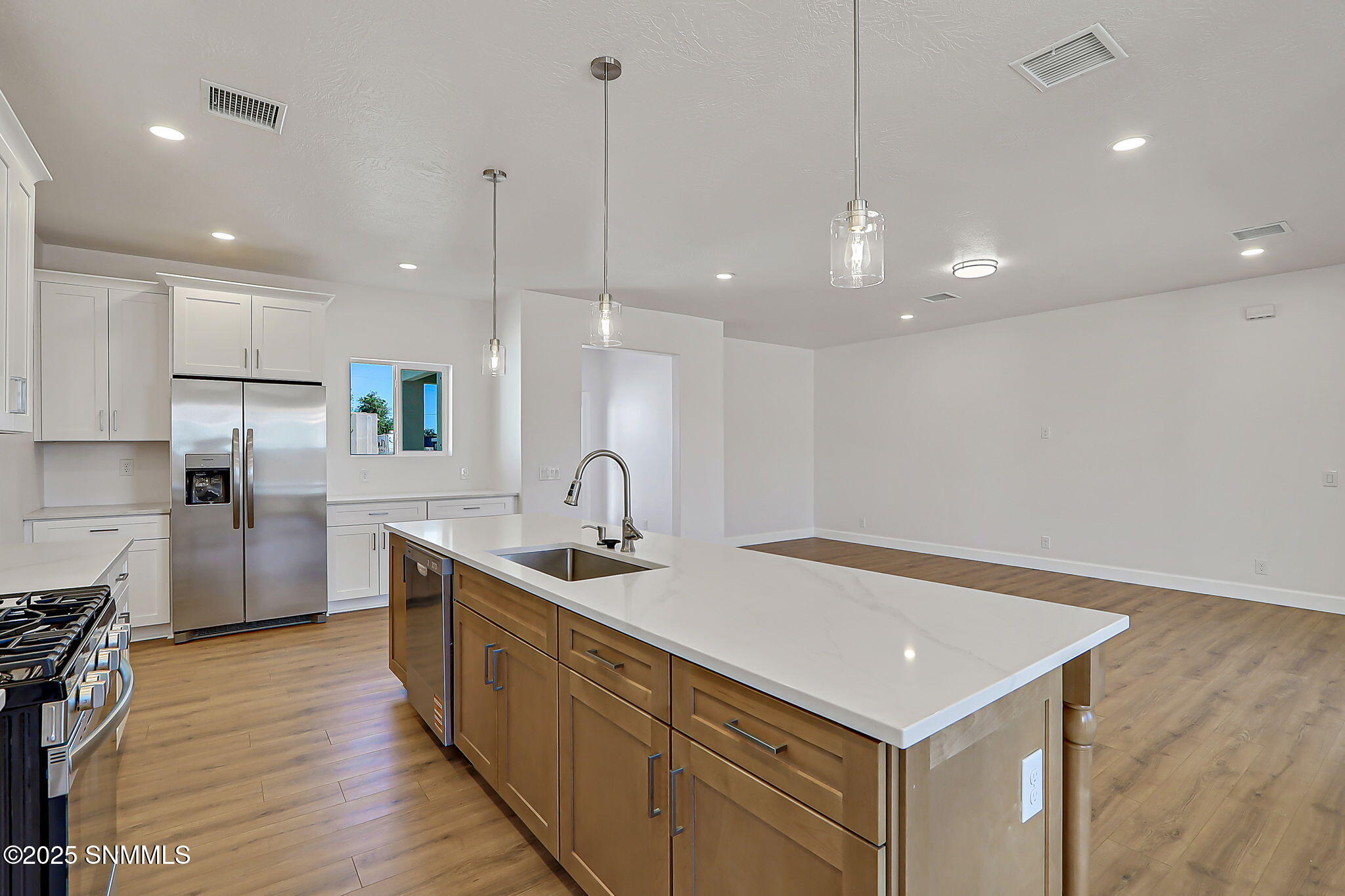 12 - 1404 S Tularosa St