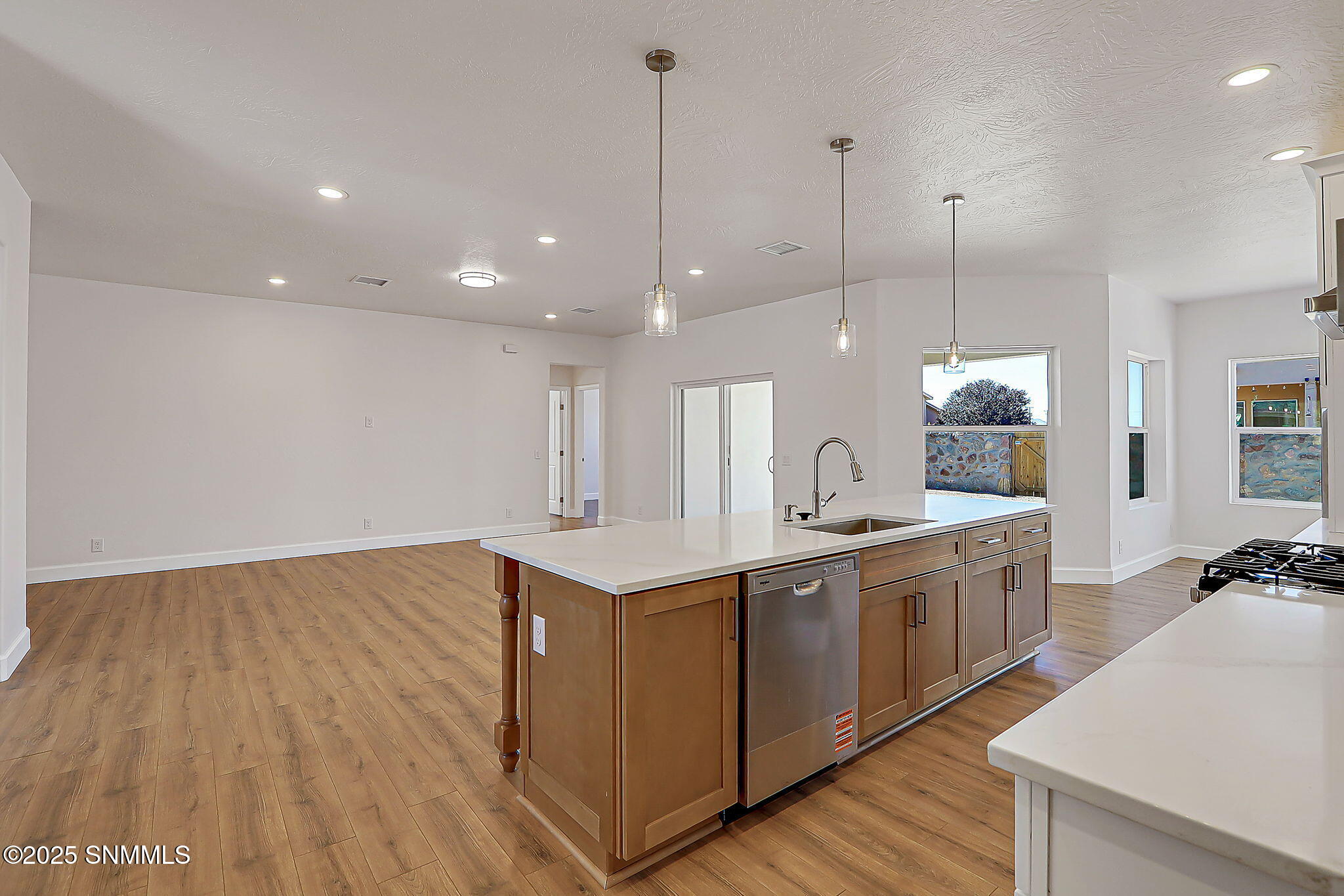 13 - 1404 S Tularosa St