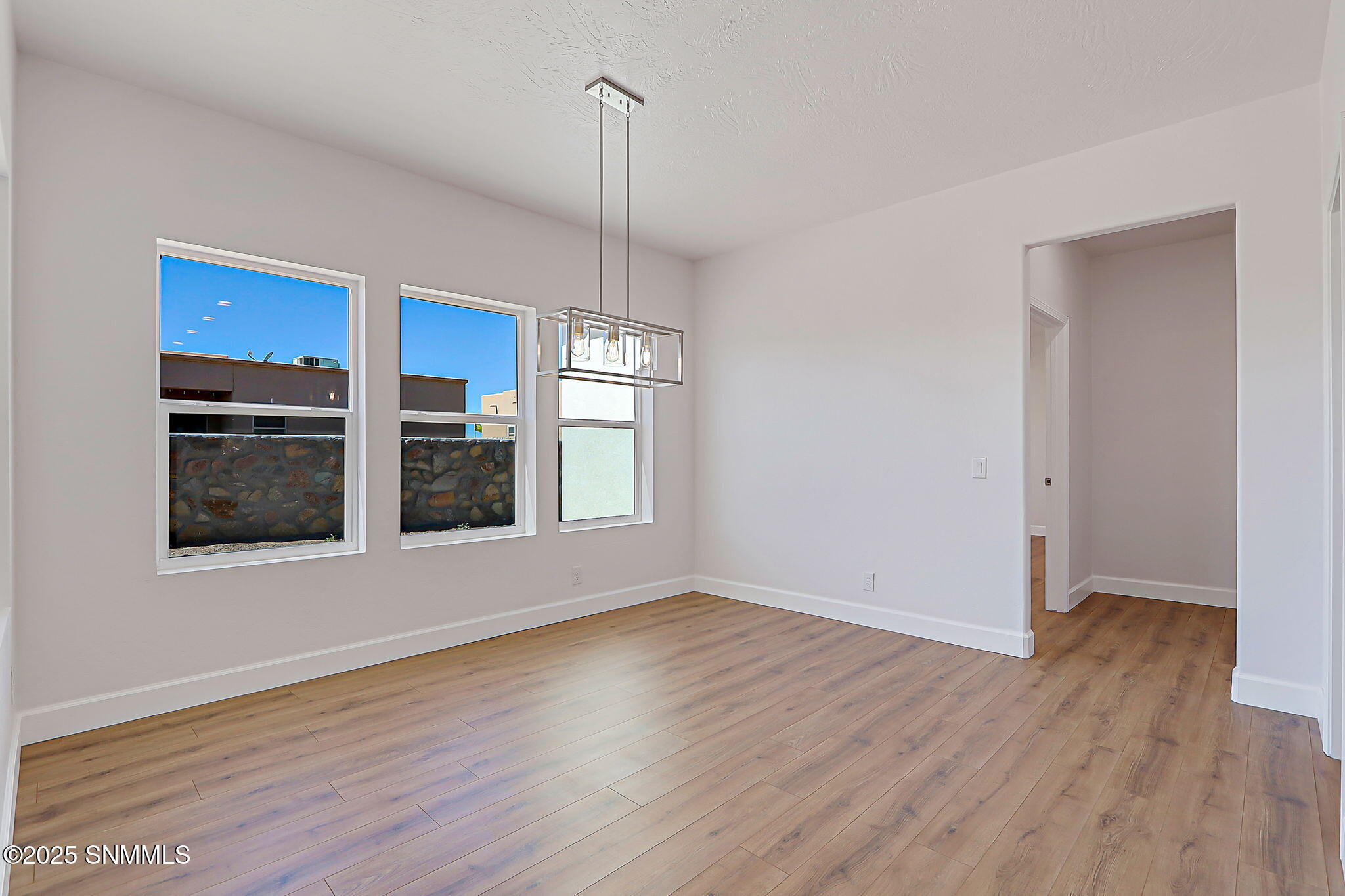 15 - 1404 S Tularosa St