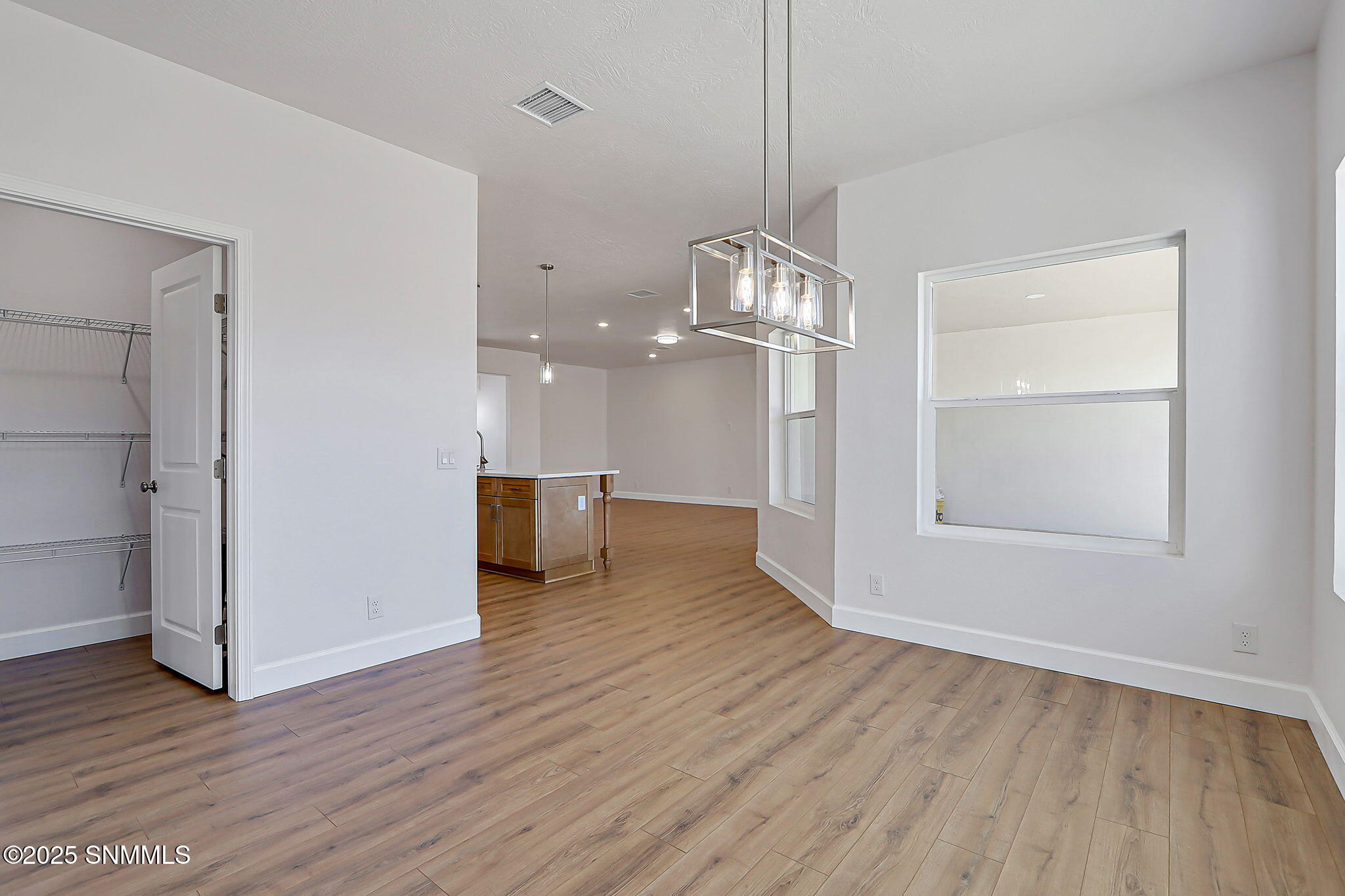 17 - 1404 S Tularosa St