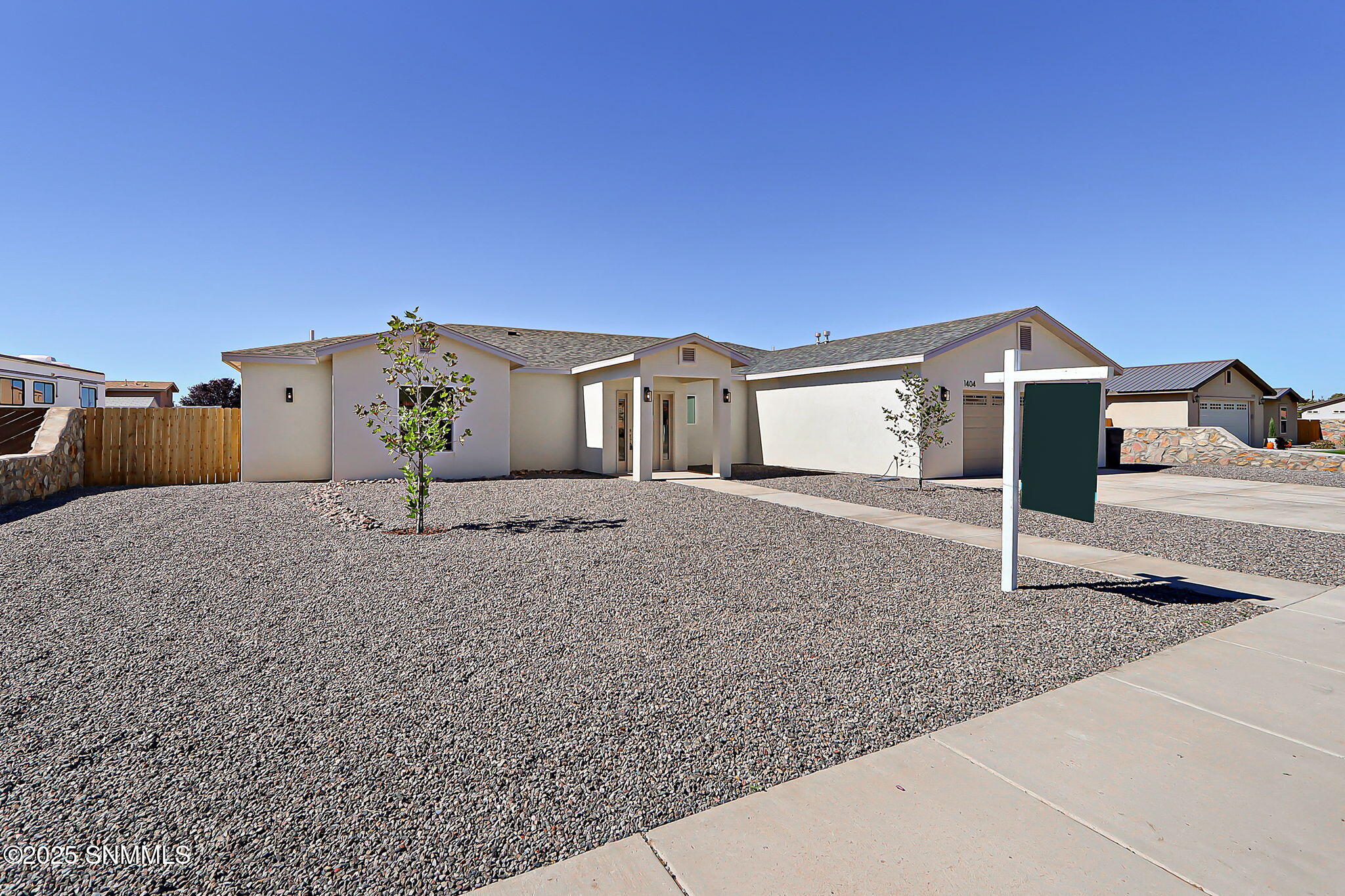 2 - 1404 S Tularosa St