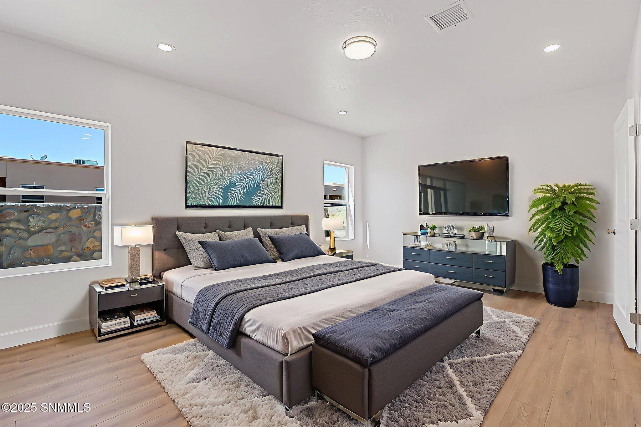 20 - 1404 S Tularosa St